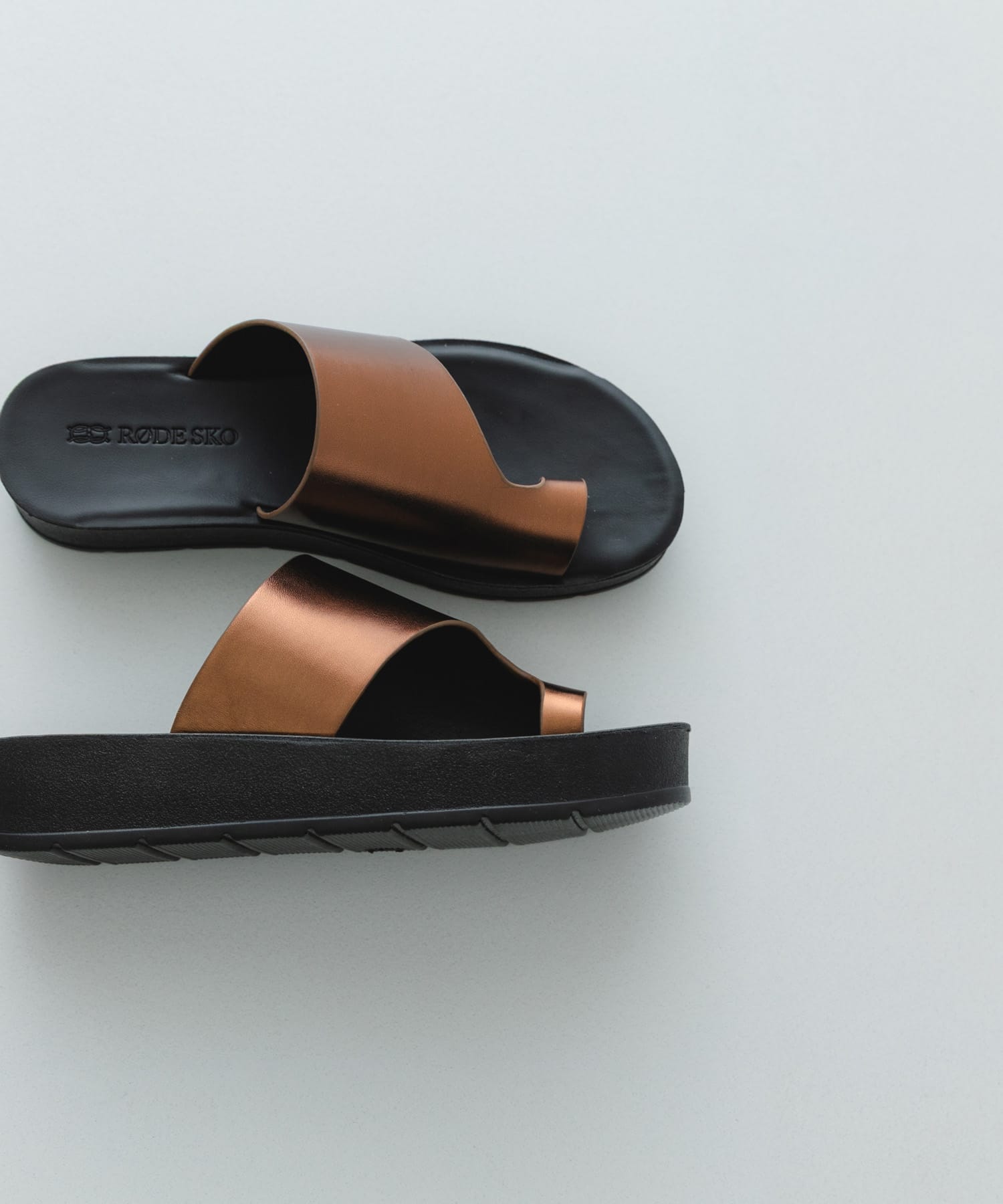 厚底トングサンダル BROWN MET 36