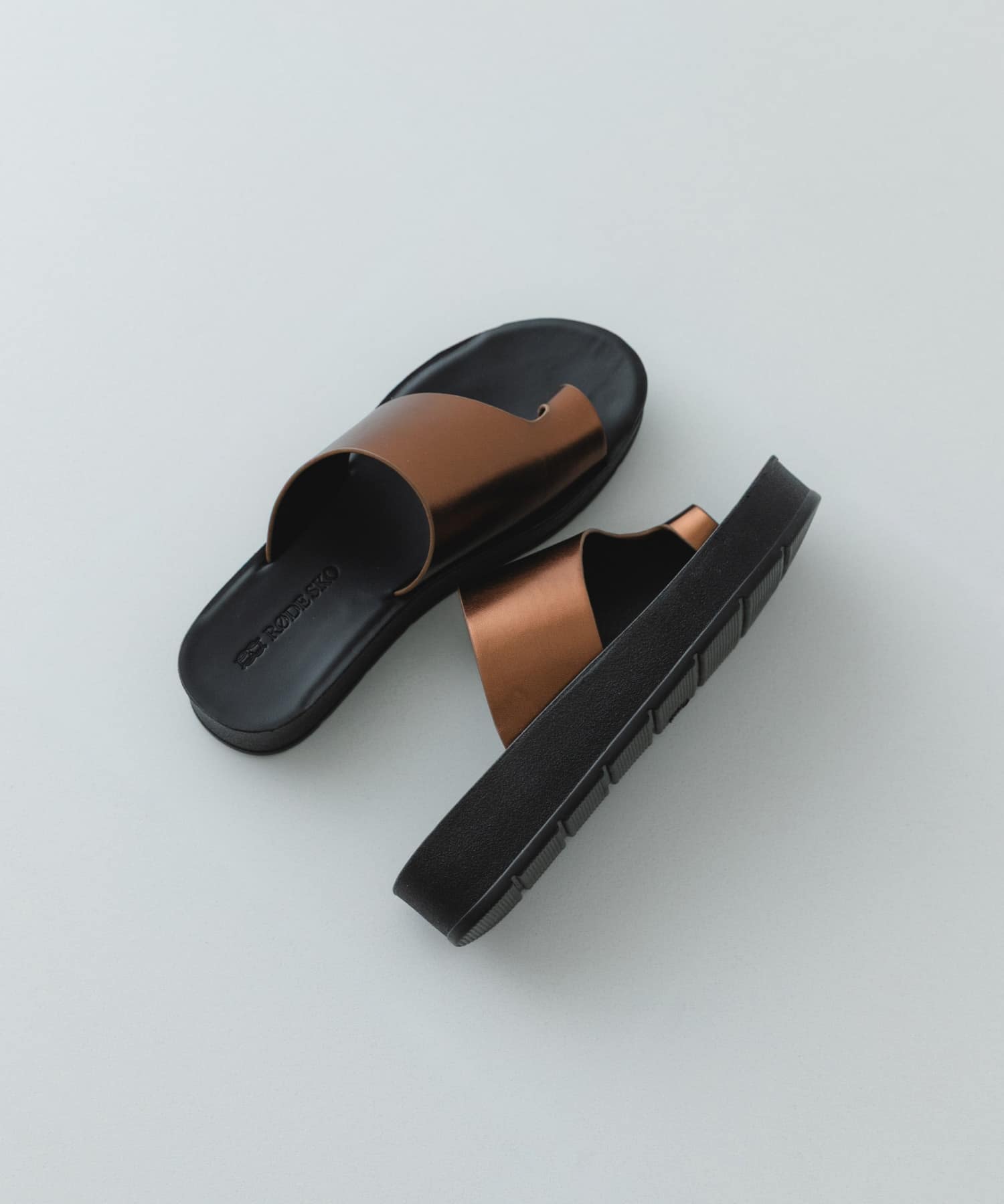 厚底トングサンダル BROWN MET 36
