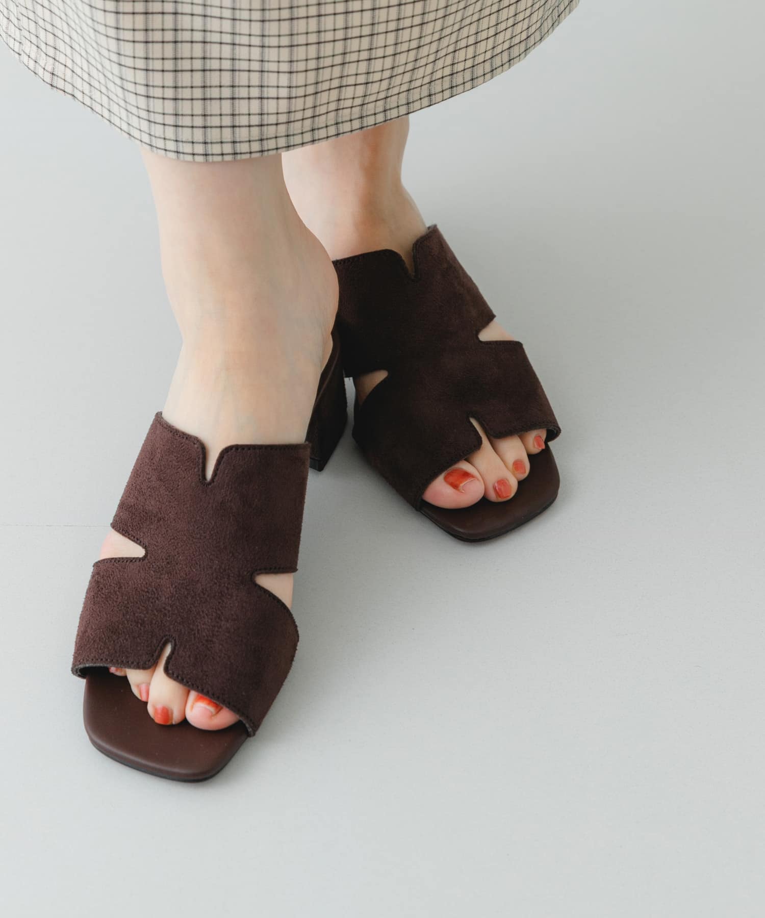 デザインカットアッパーミュール BROWN 36