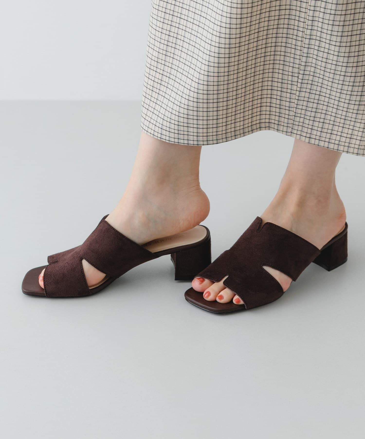 デザインカットアッパーミュール BROWN 36