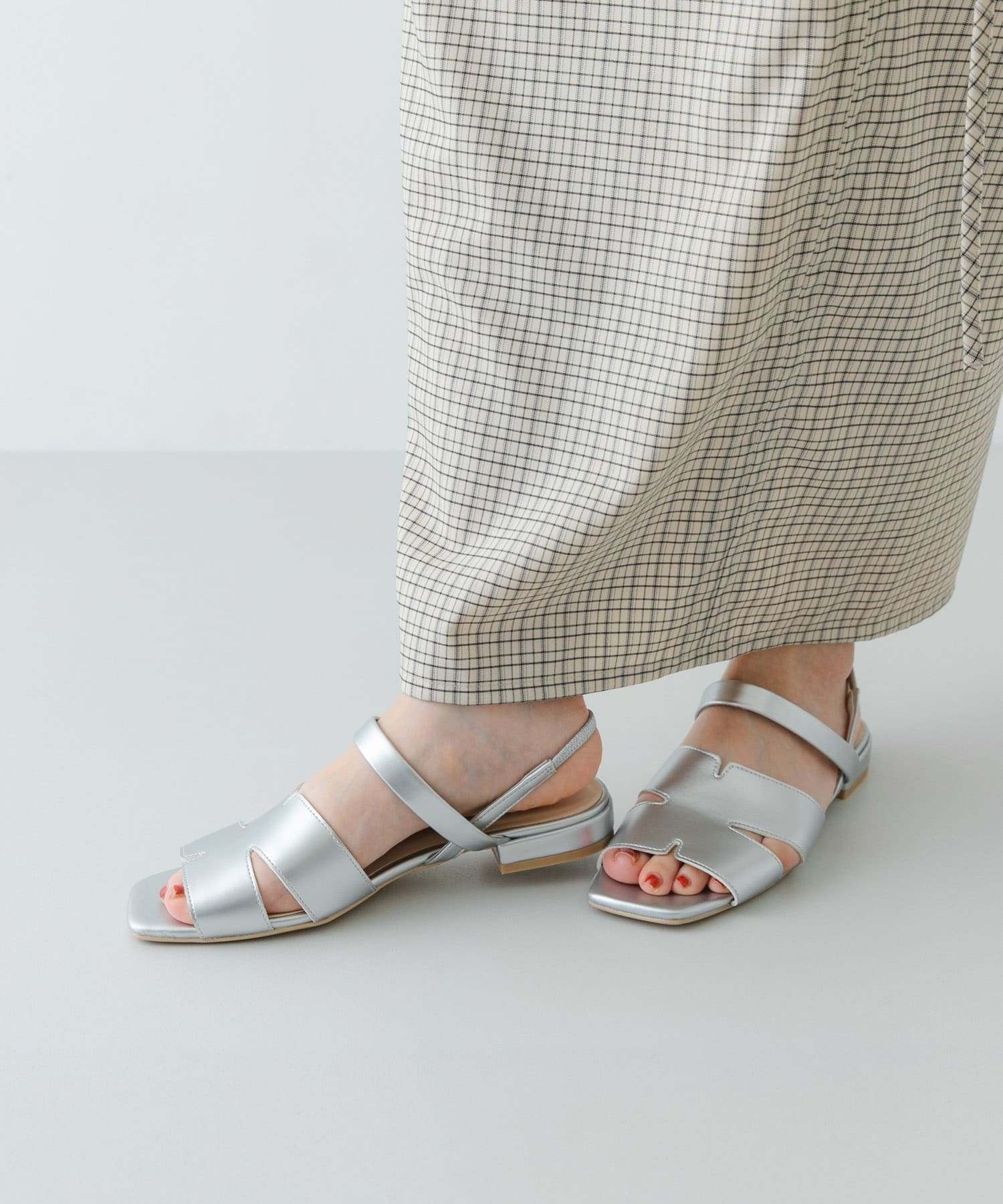 デザインカットバックゴムサンダル SILVER 36
