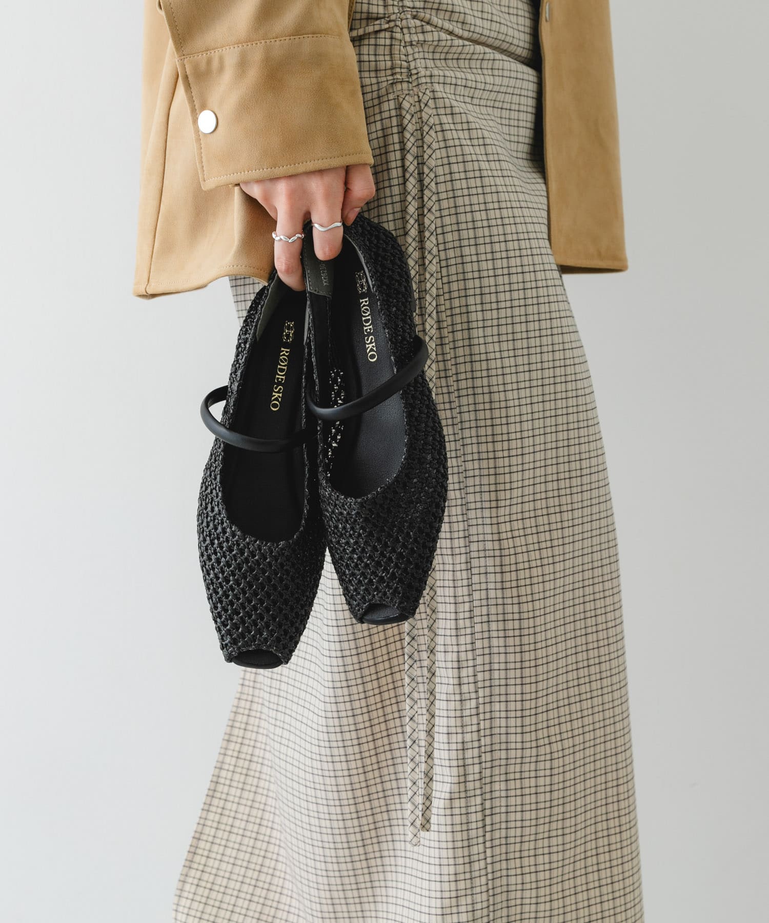 ピープトゥベルトメッシュフラット BLACK 36