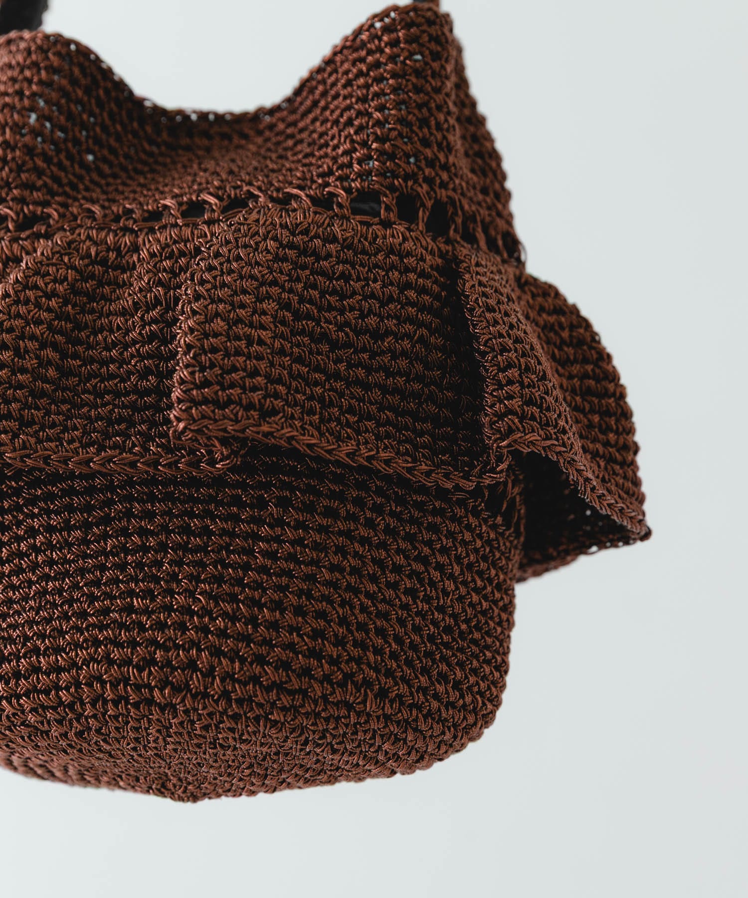 ワンハンドルフリルラメバッグ BROWN One