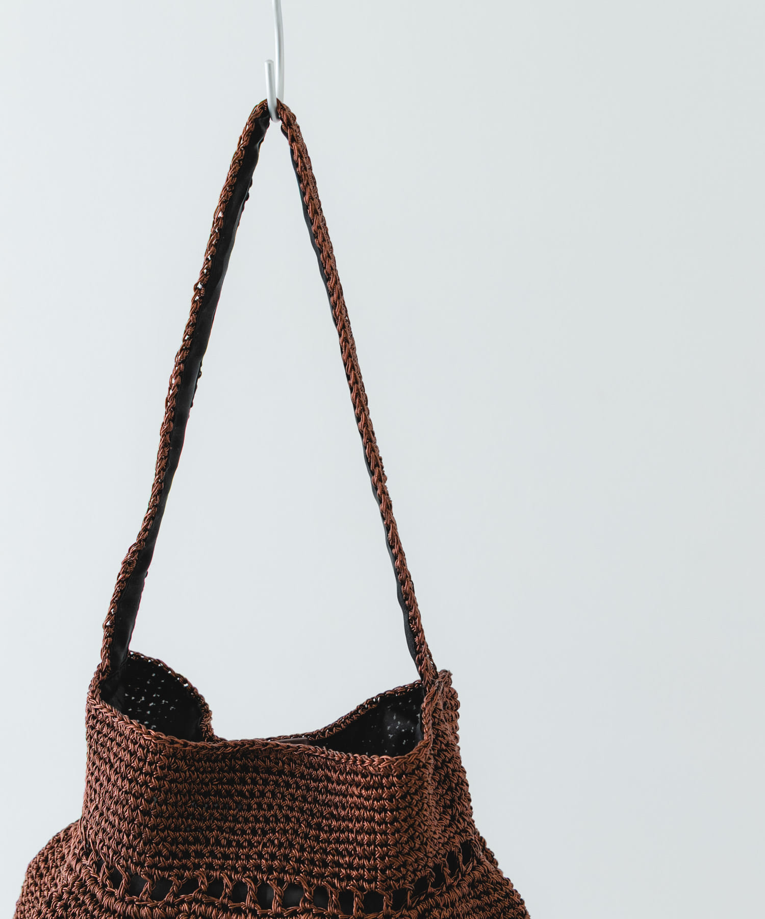 ワンハンドルフリルラメバッグ BROWN One