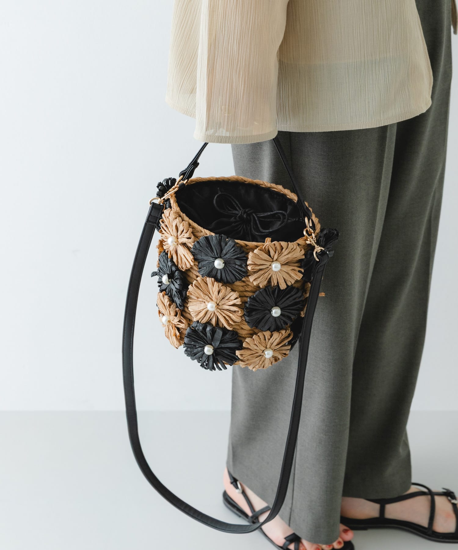 フラワーモチーフ雑材バケツバッグ BLACK One