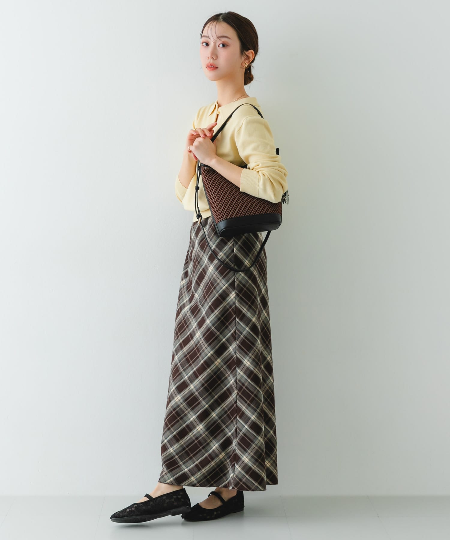 DARK BROWN