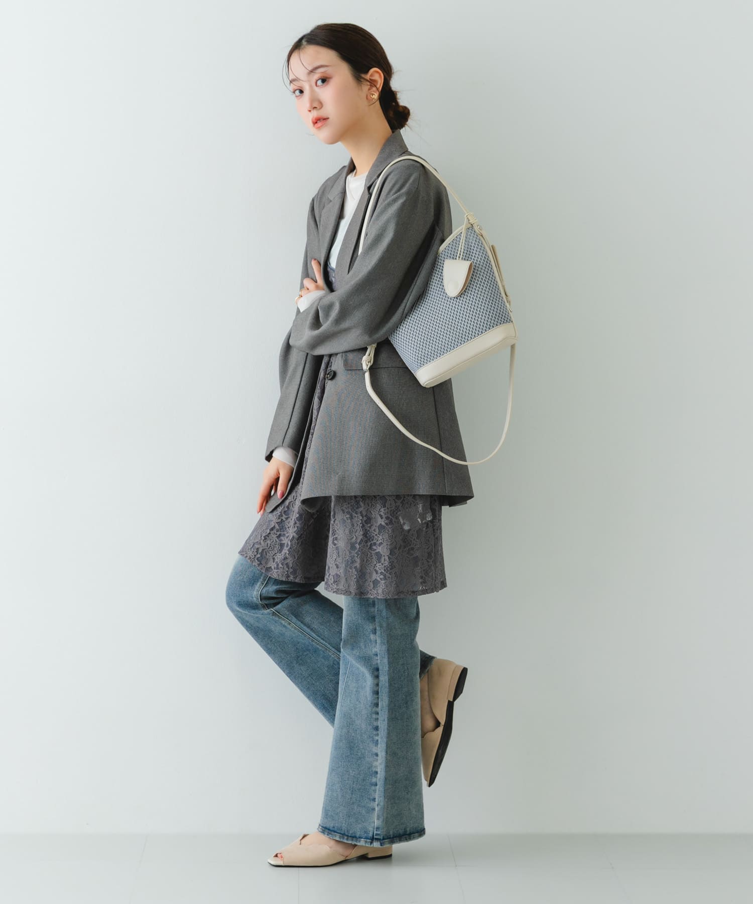 GRAY