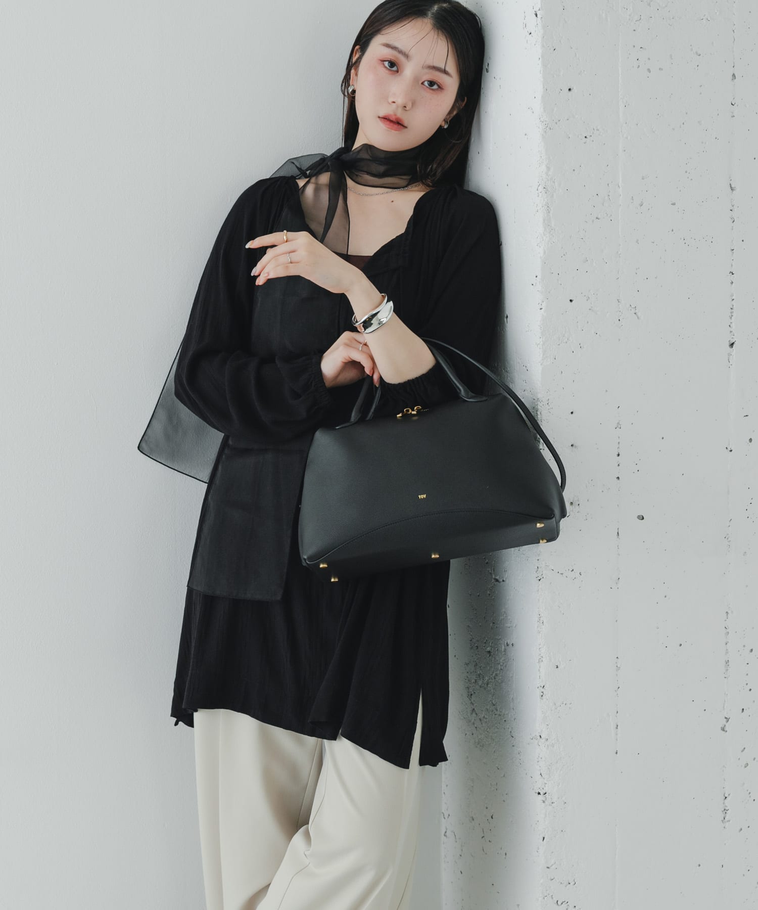 tov　BRANCHIE M BLACK -