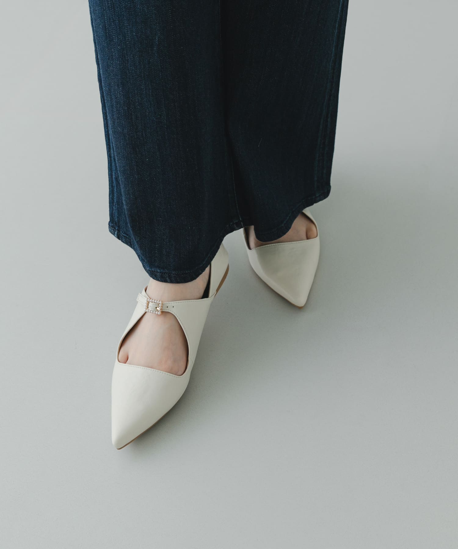 made in itary バックル ポインテッドトゥローファー MADE IN JAPAN』 パールポインテッドパンプス(22.5 IVORY): シューズ