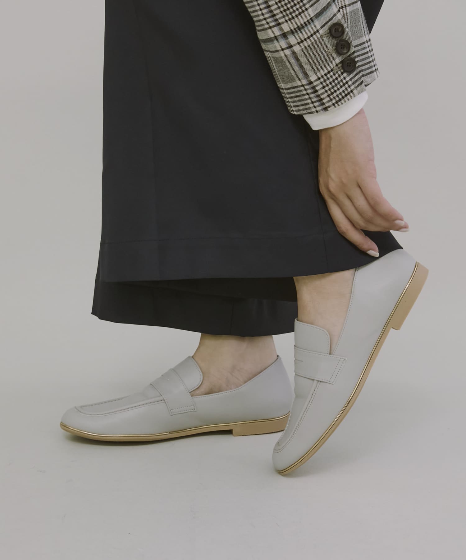 GRAY