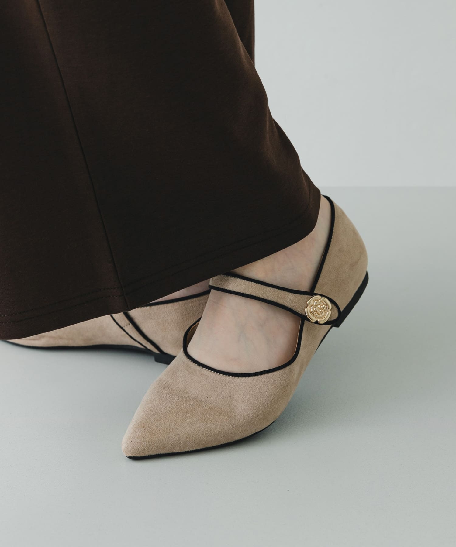フラワーモチーフメリージェーン(22.5 BEIGE): シューズ｜URBAN
