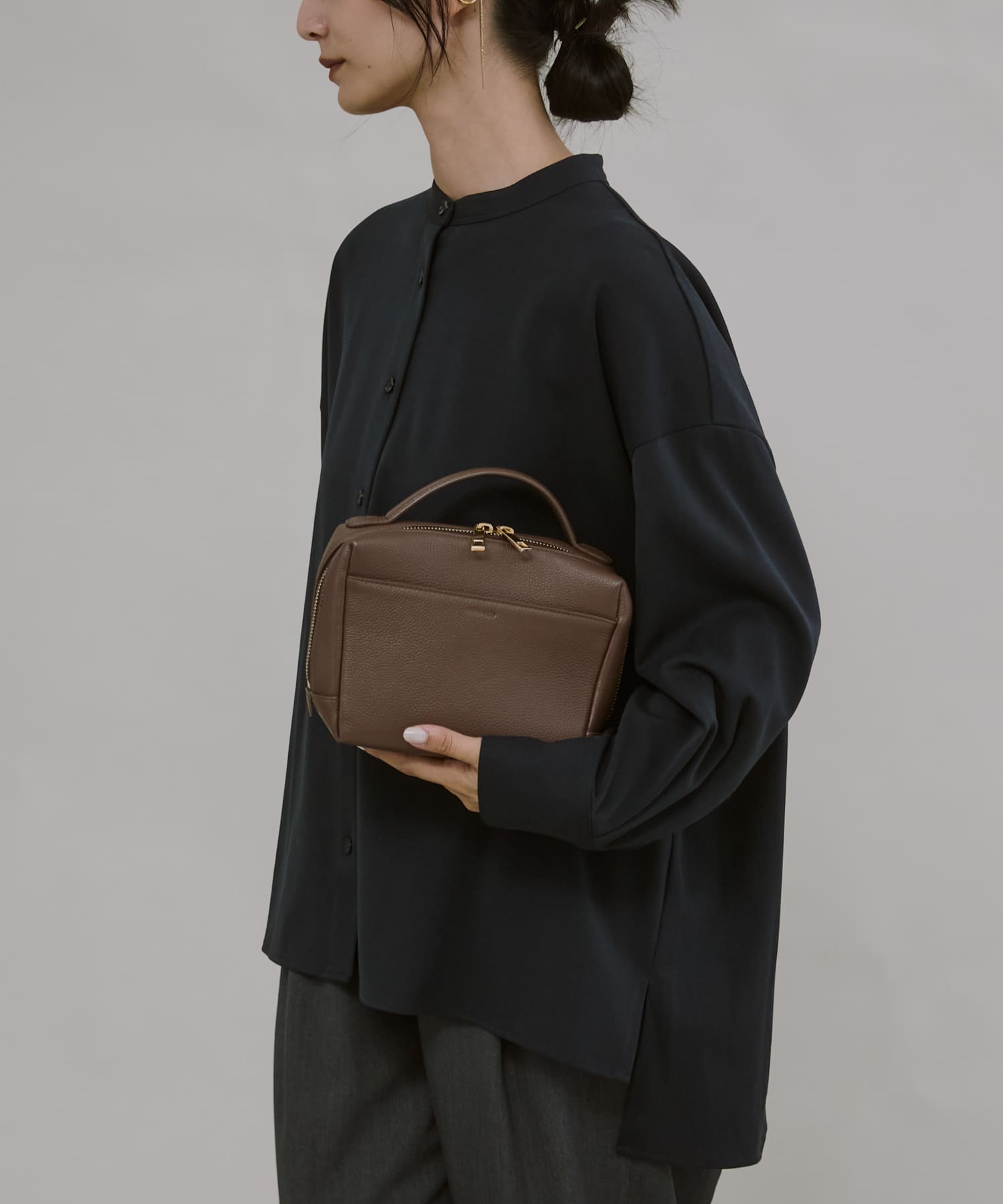 レザーフロントジップショルダーバッグ(- BLACK): バッグ｜URBAN