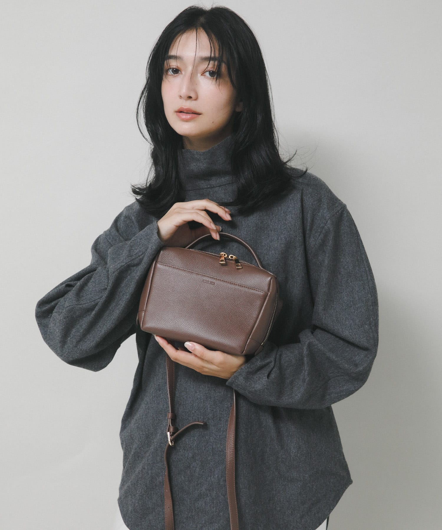 レザーフロントジップショルダーバッグ(- BLACK): バッグ｜URBAN