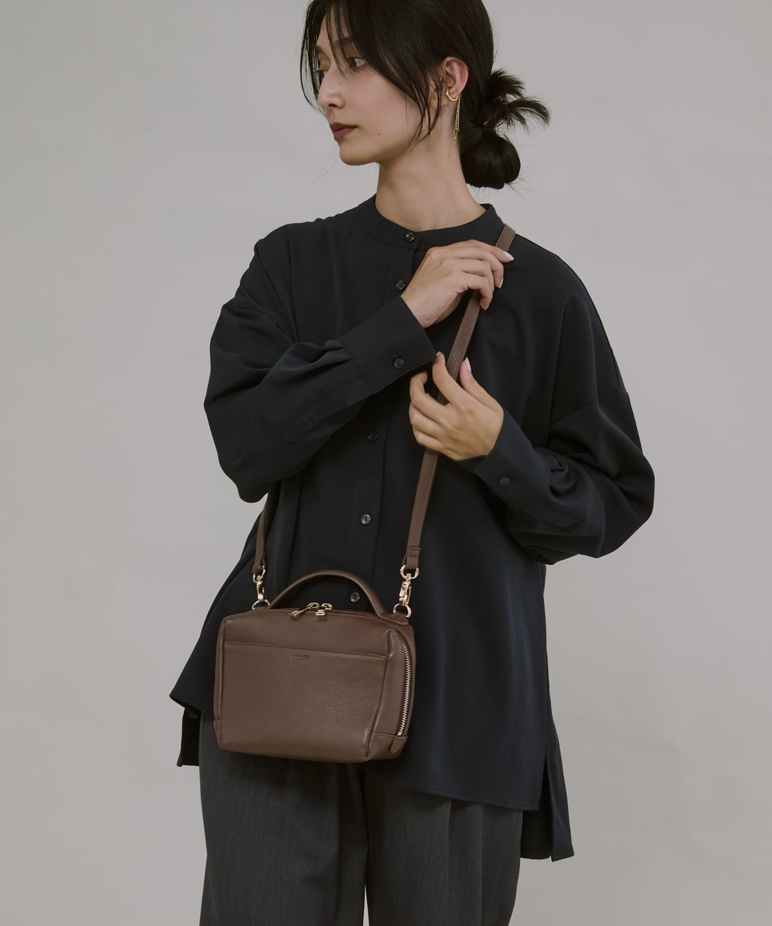 レザーフロントジップショルダーバッグ(- BLACK): バッグ｜URBAN