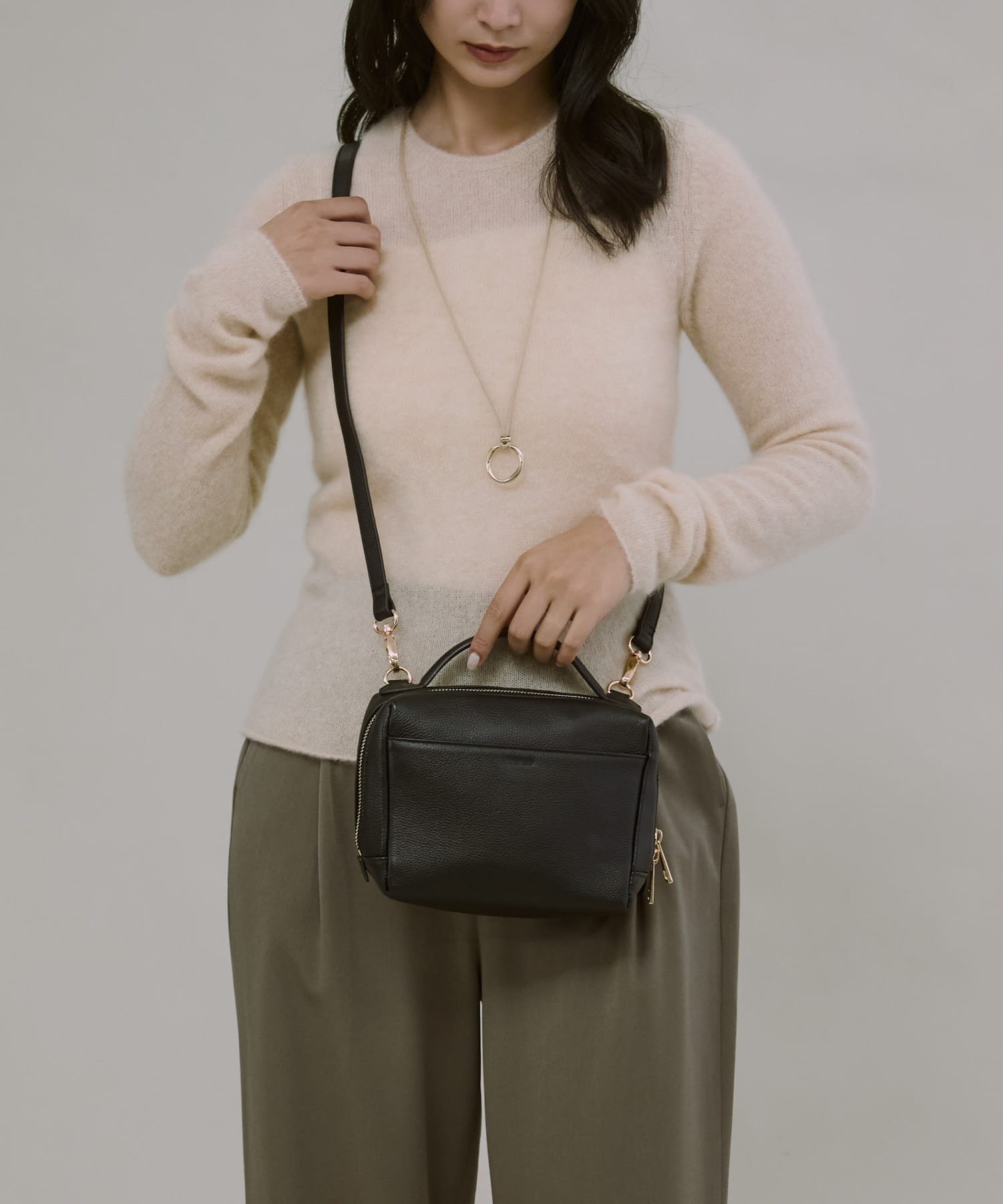 レザーフロントジップショルダーバッグ(- BLACK): バッグ｜URBAN