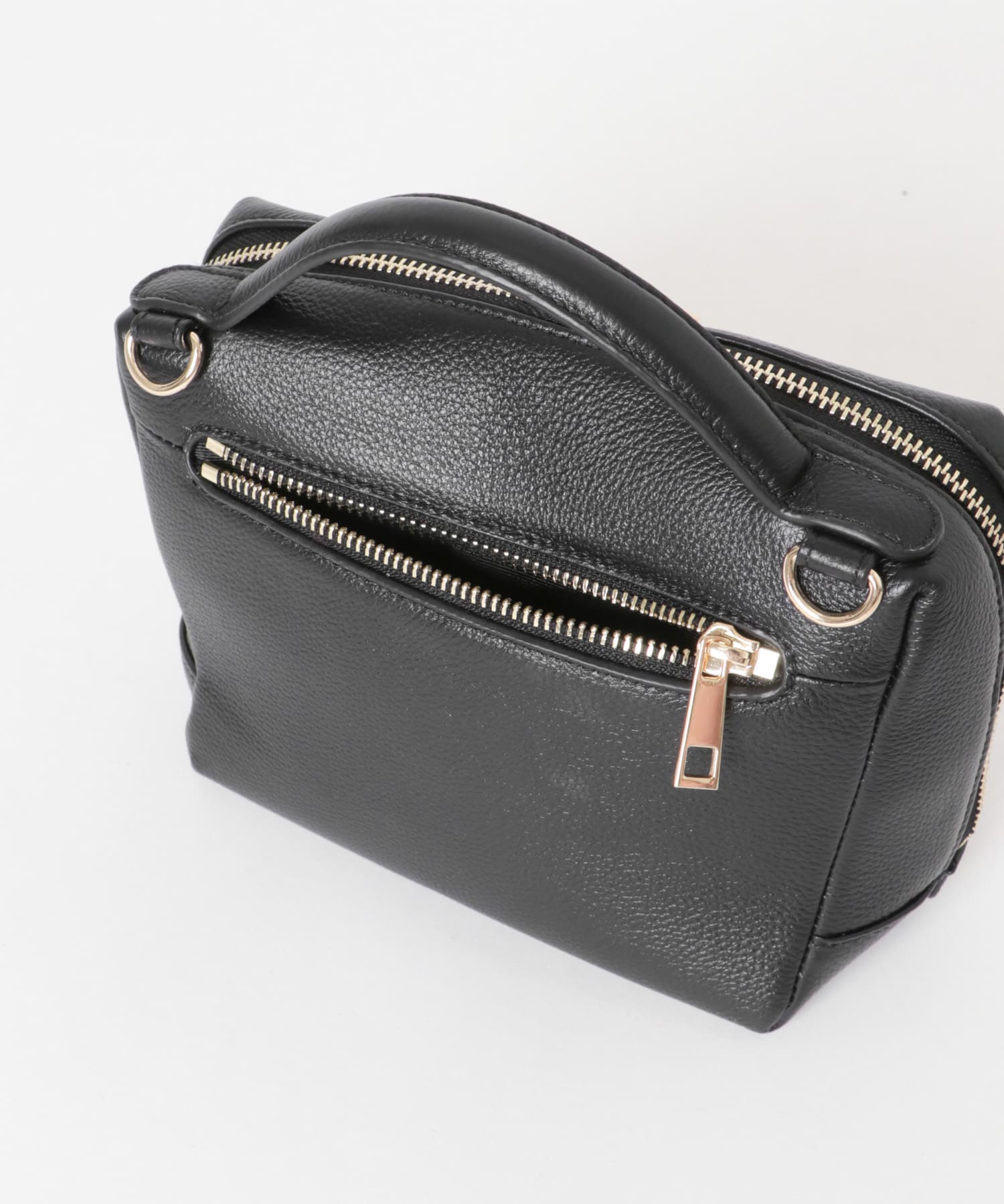 レザーフロントジップショルダーバッグ(- BLACK): バッグ｜URBAN