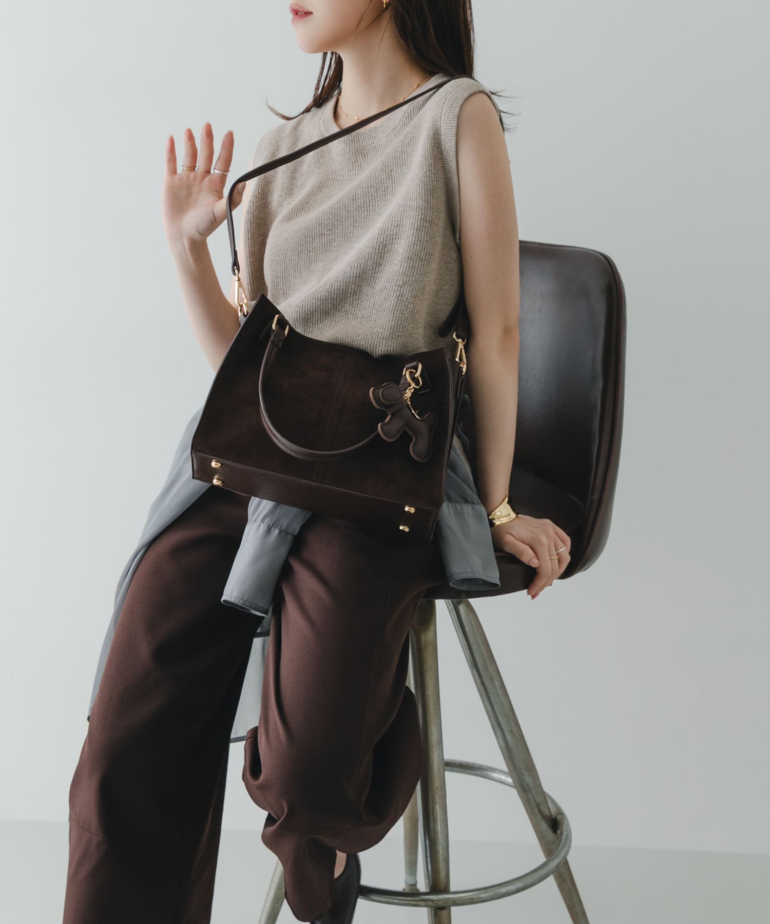DARK BROWN