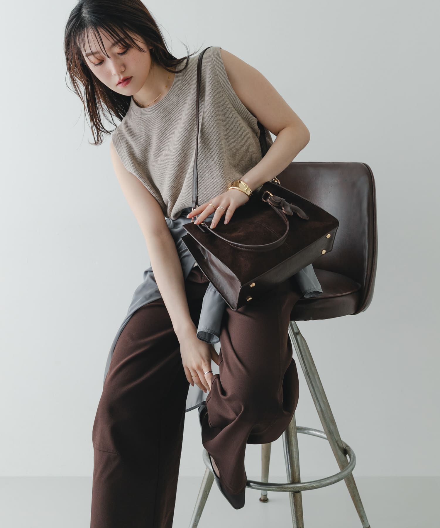 DARK BROWN