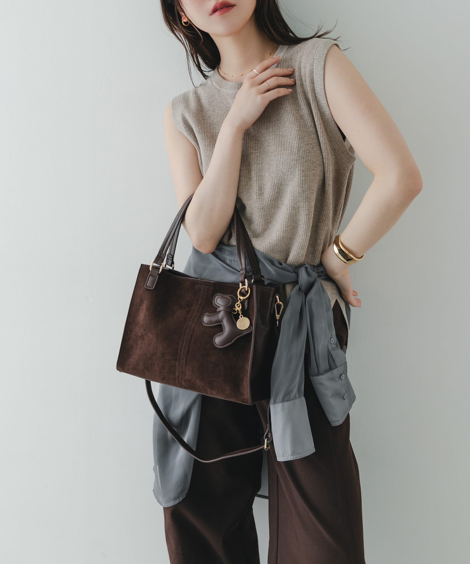 DARK BROWN