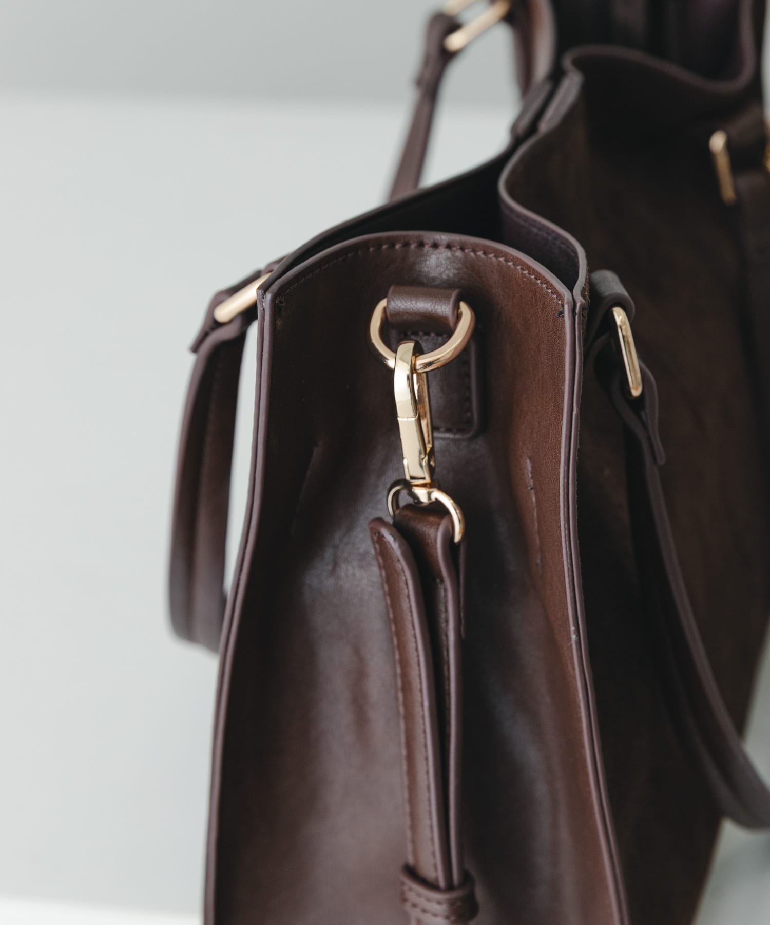 DARK BROWN