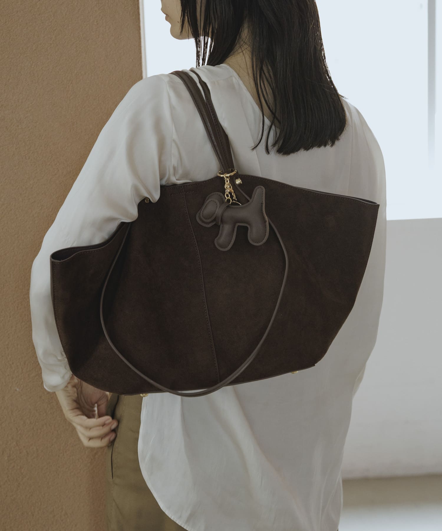 チャームセット2WAYトートバッグ(One DARK BROWN): バッグ｜URBAN
