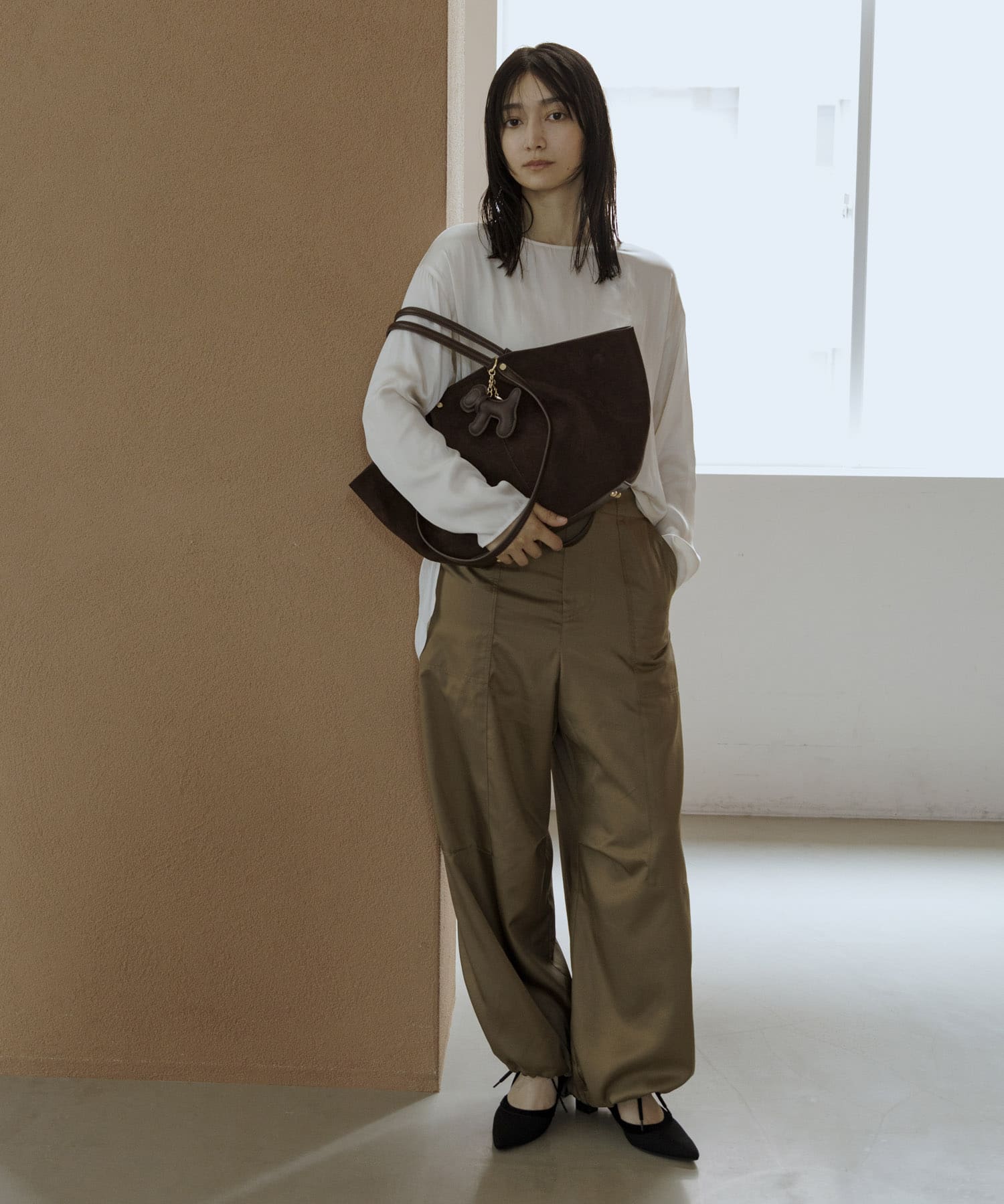 DARK BROWN