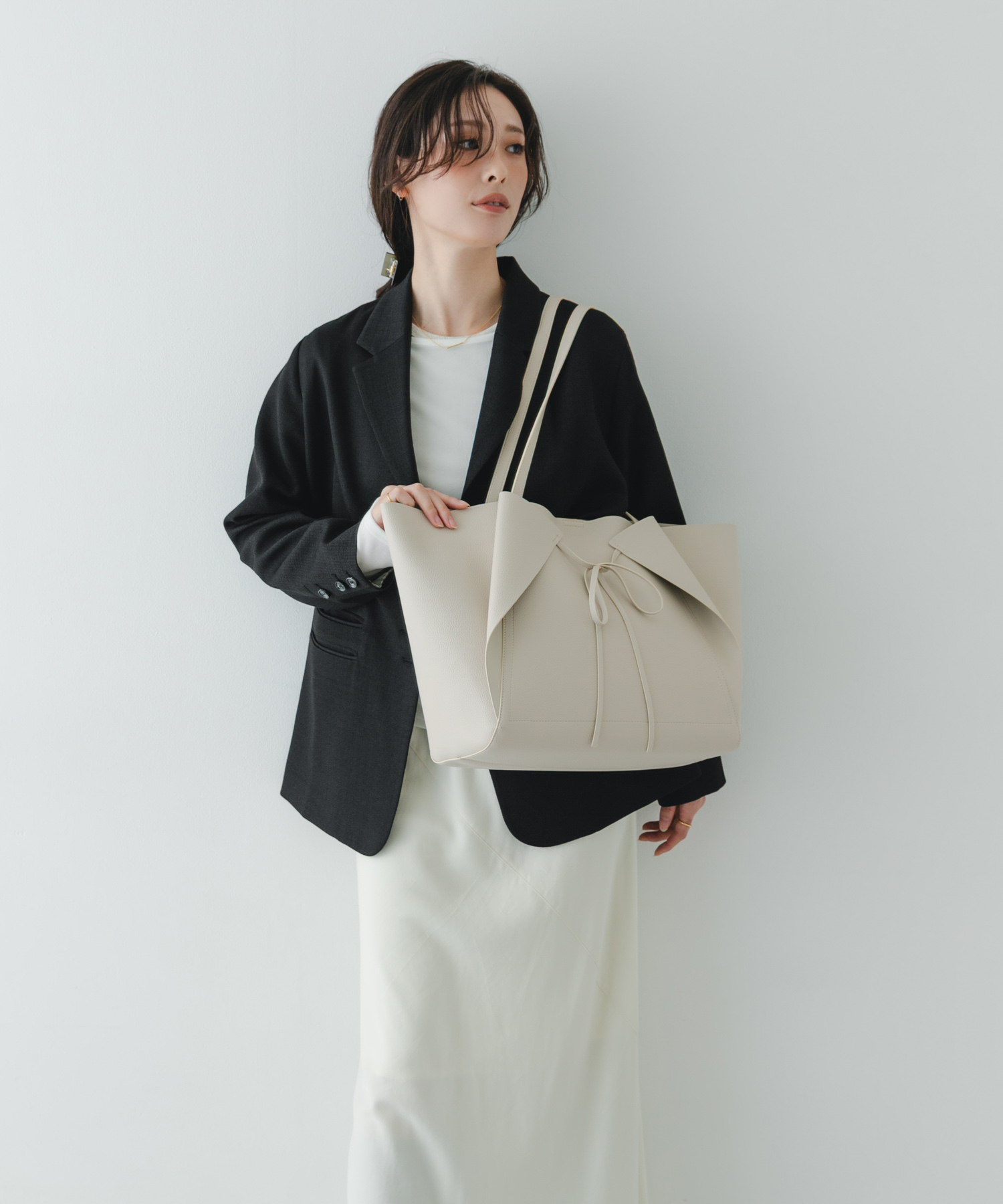 OFF WHITE