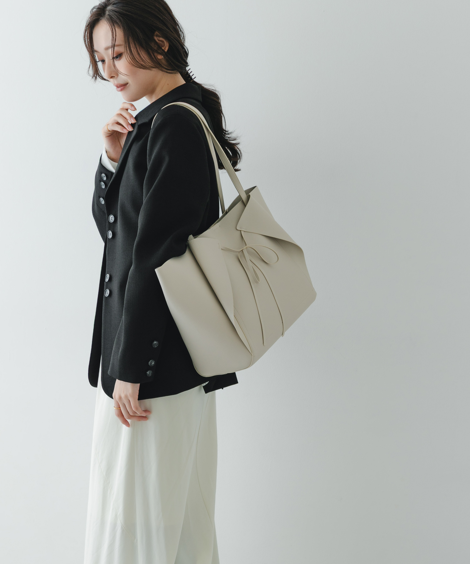 OFF WHITE