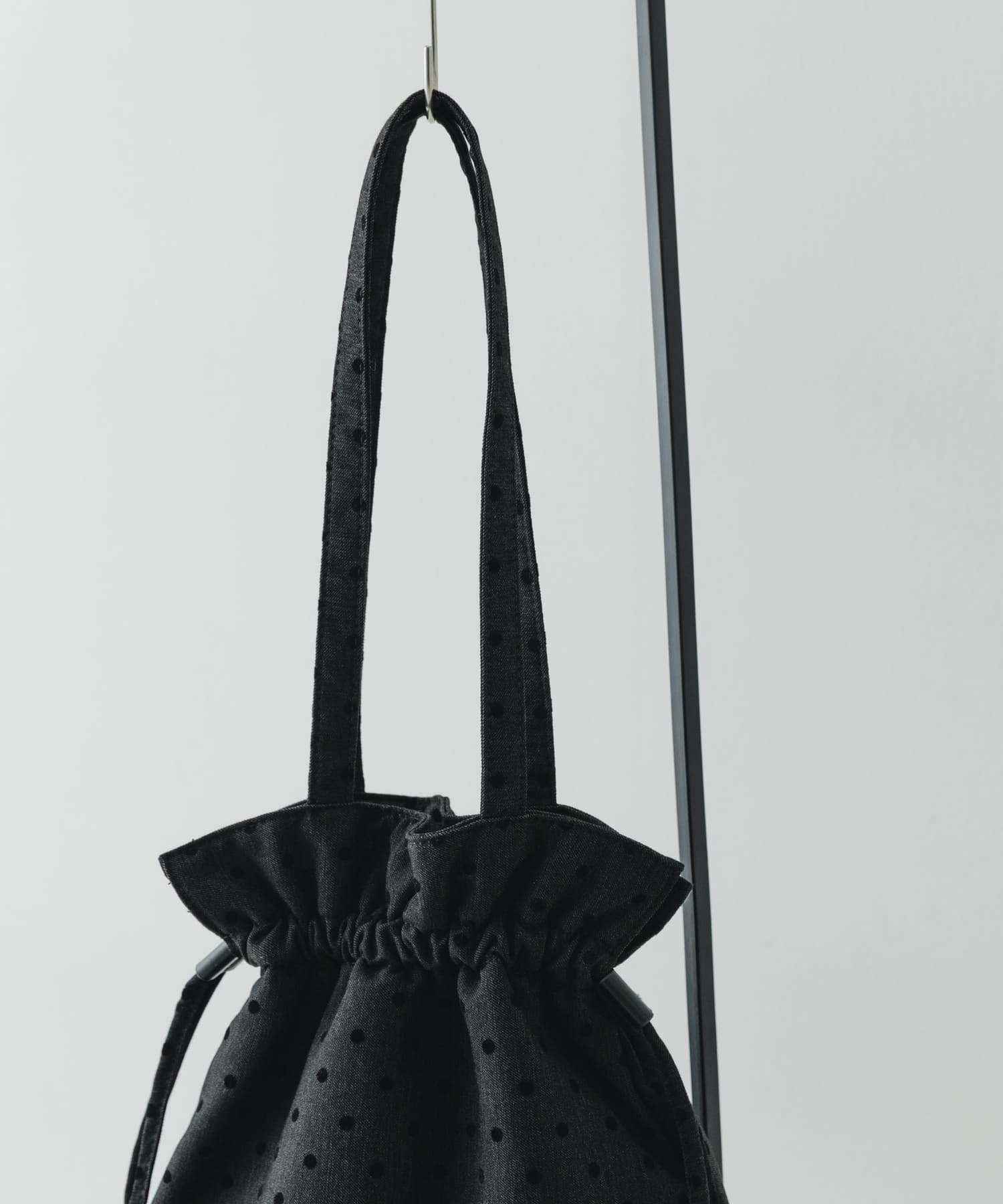 フロッキードットキンチャクトートバッグ CHARCOAL One