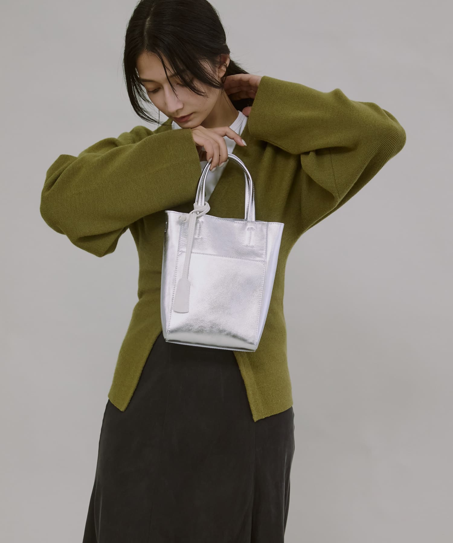 プチレザーポケットチャームトート(One TAUPE): バッグ｜URBAN