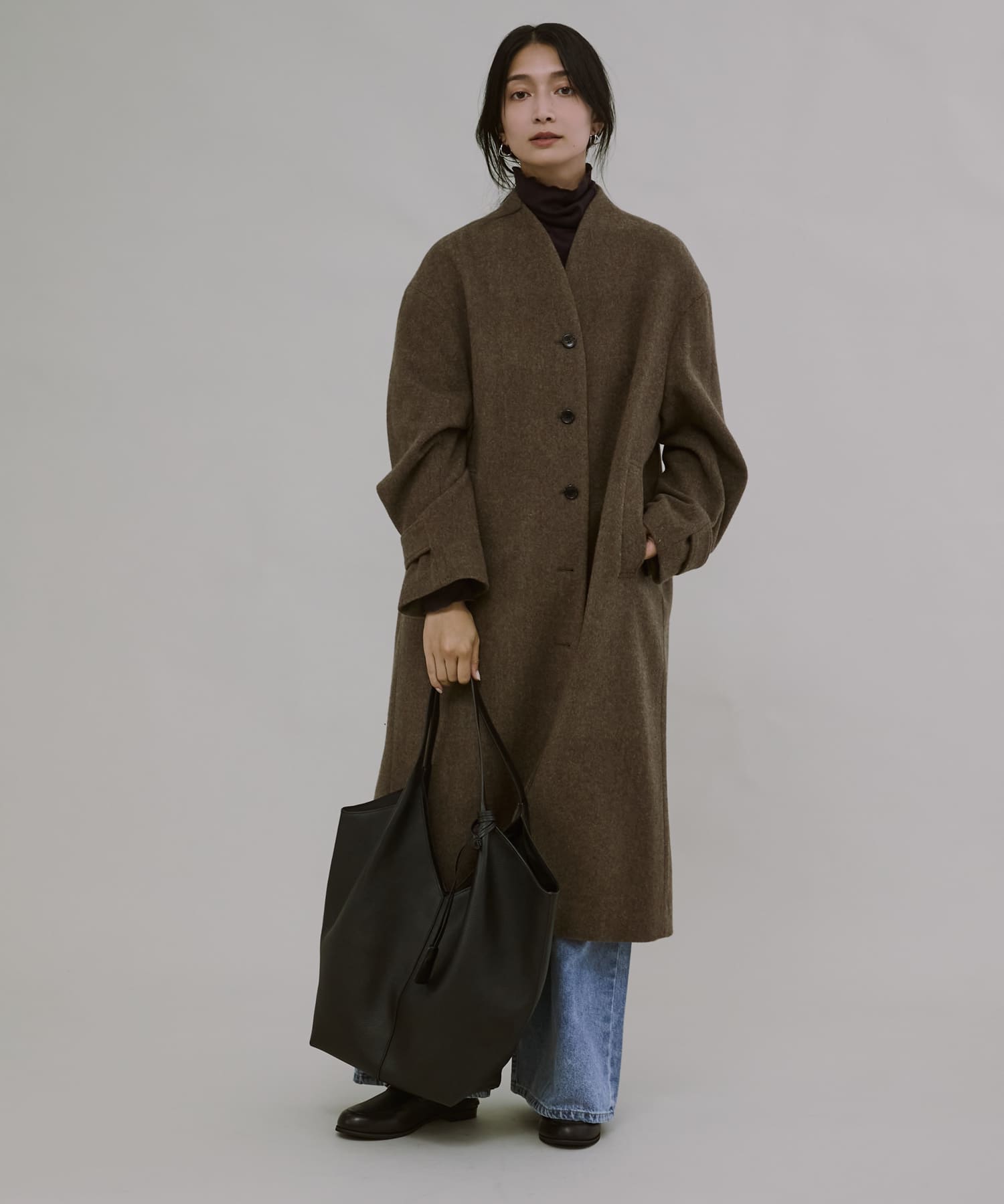 レザーVカットチャームトート BLACK One