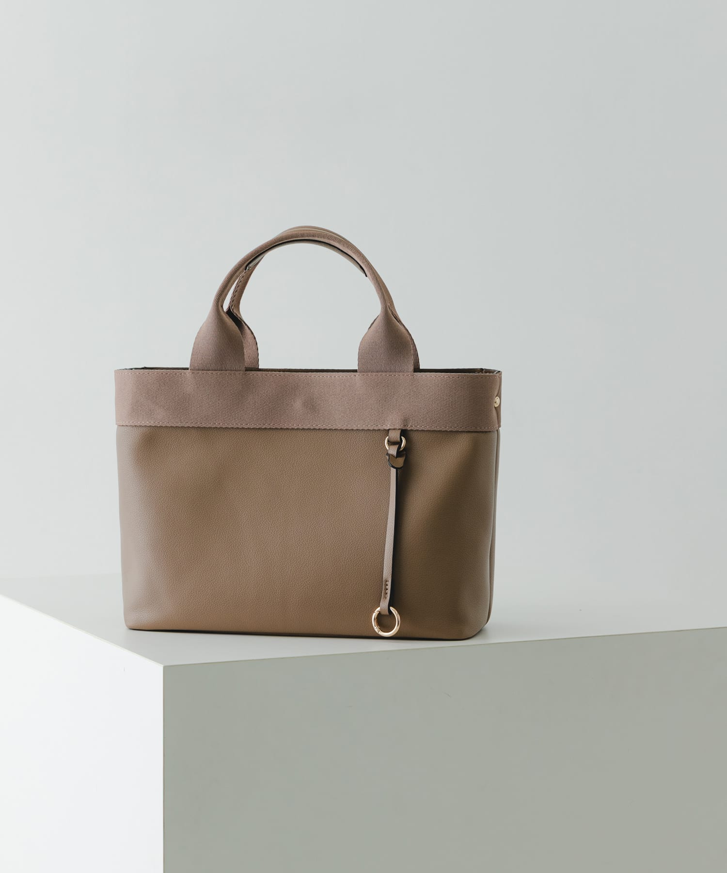 テープデザインA4トートバッグ BEIGE -