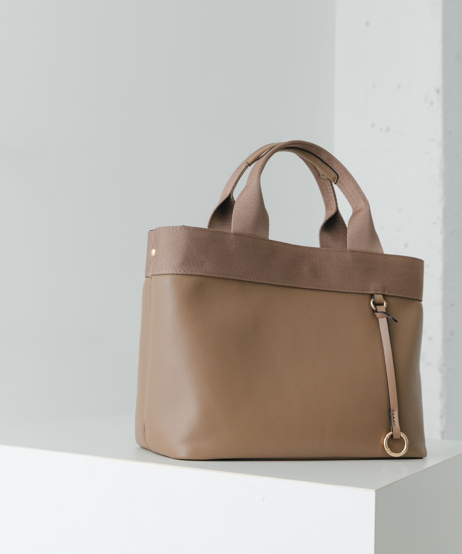 テープデザインA4トートバッグ BEIGE -