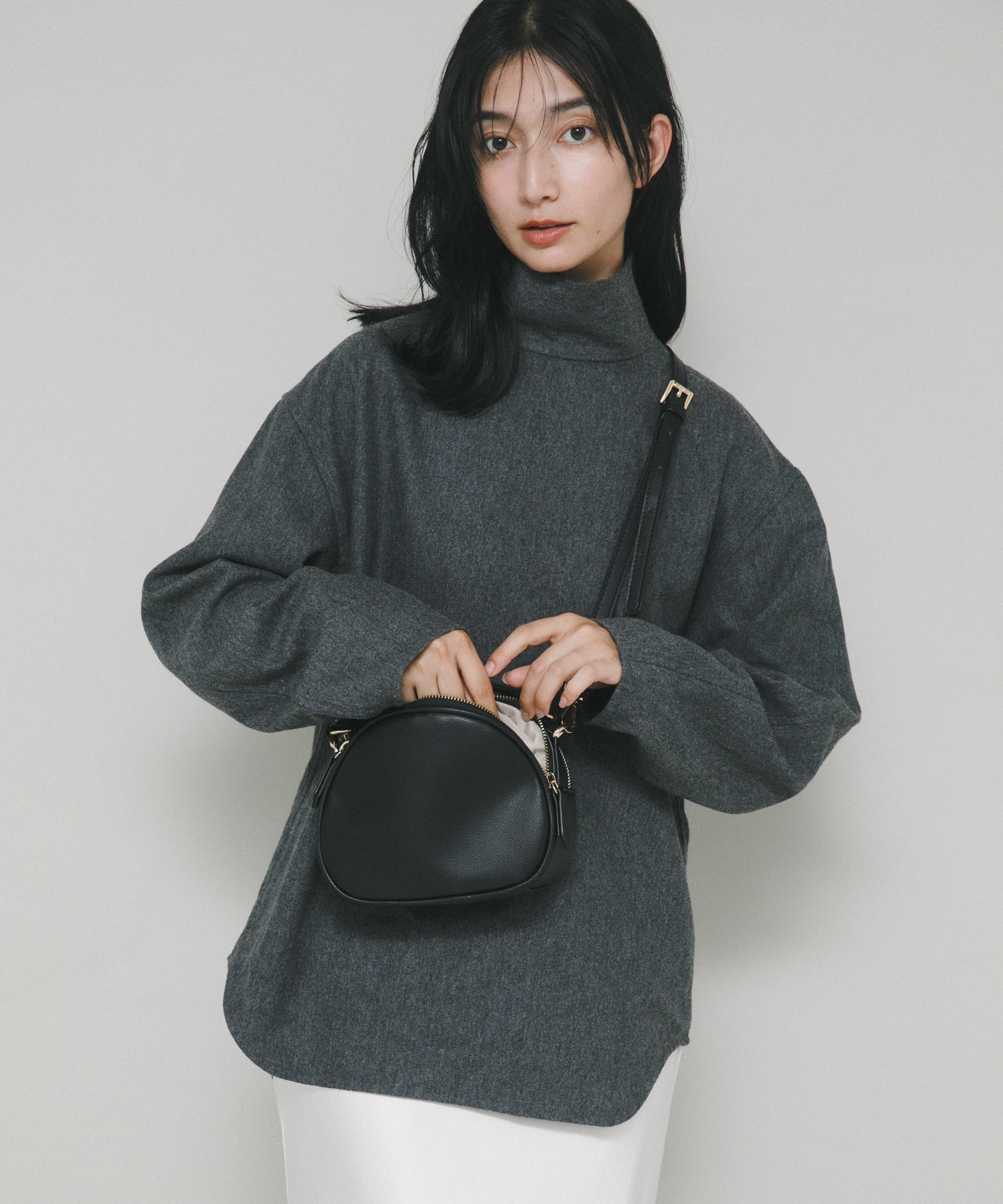 ラウンドミニショルダーバッグ BLACK One