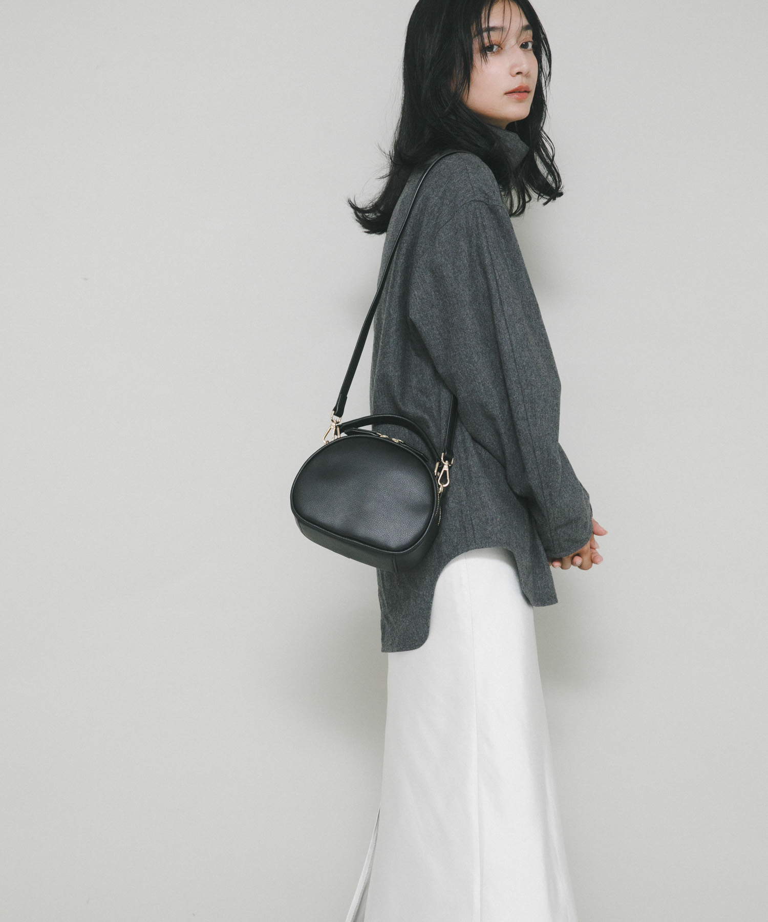 ラウンドミニショルダーバッグ BLACK One