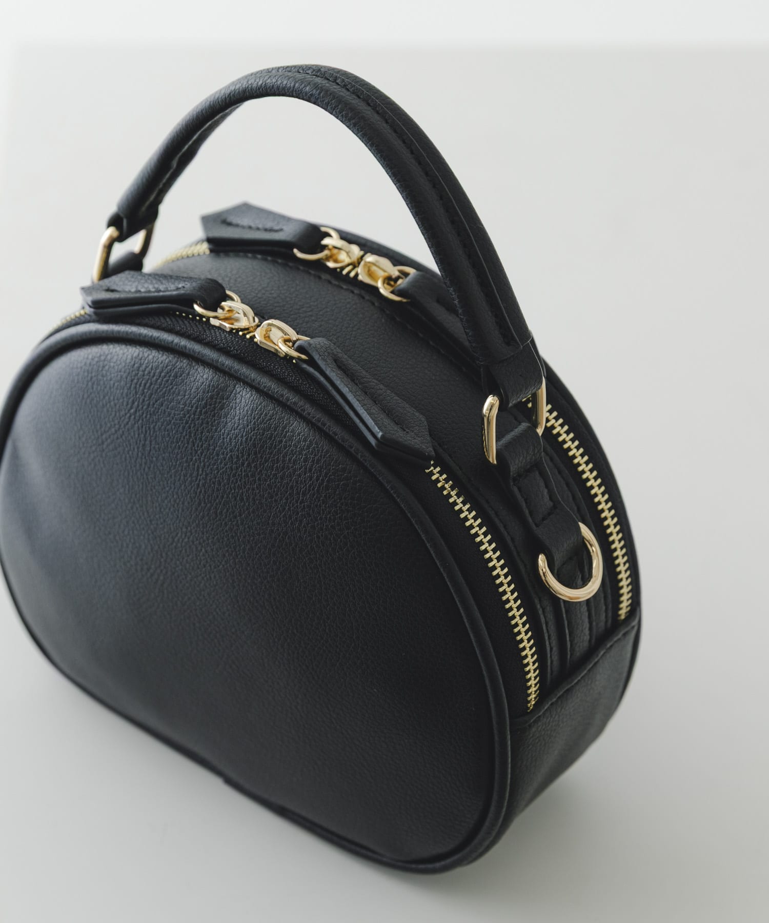 ラウンドミニショルダーバッグ BLACK One
