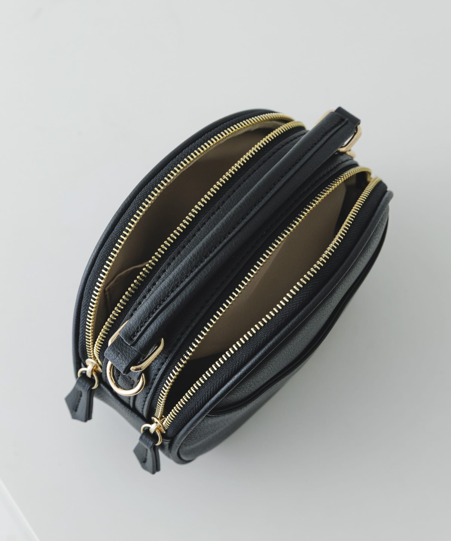 ラウンドミニショルダーバッグ BLACK One