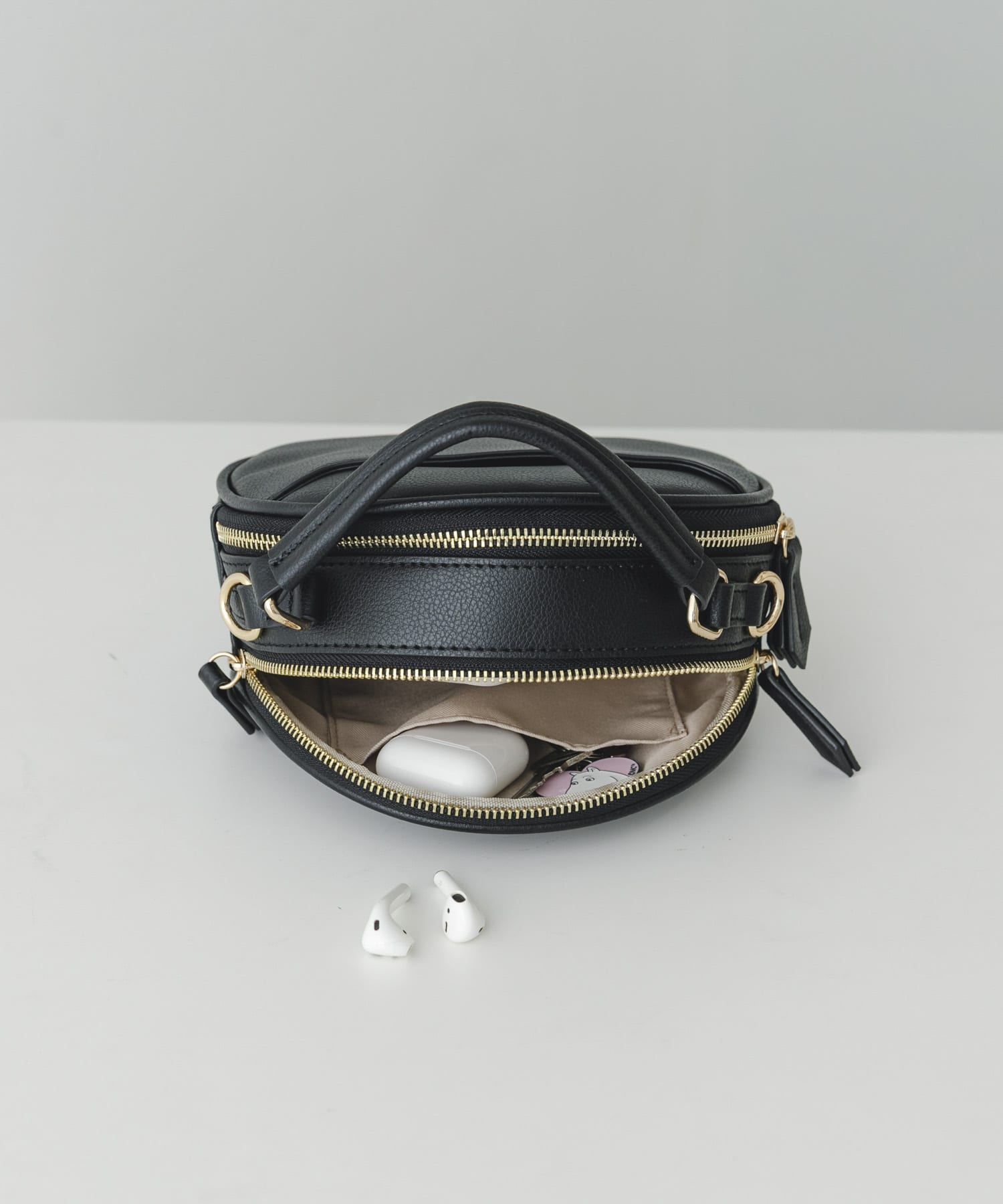 ラウンドミニショルダーバッグ BLACK One