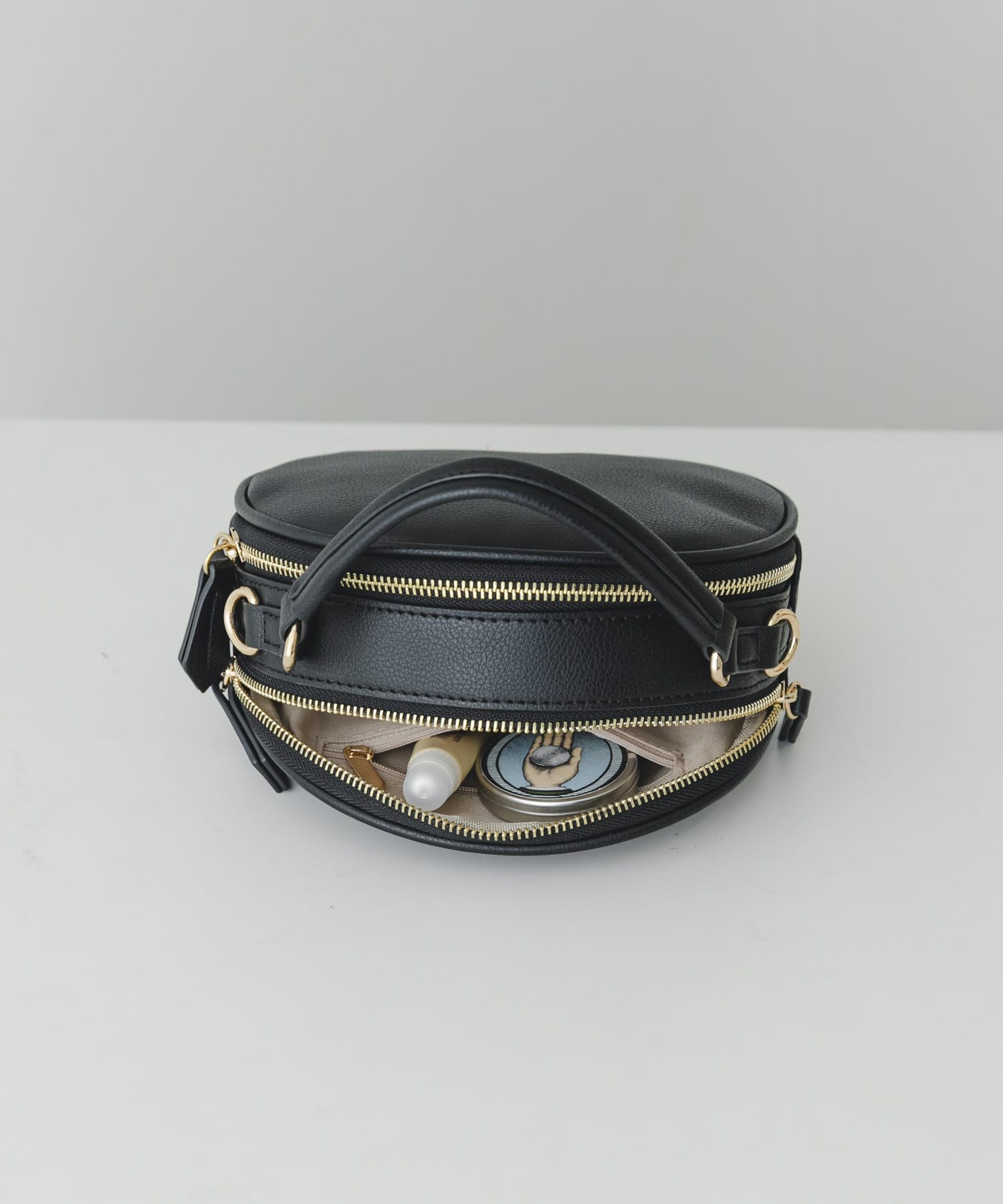 ラウンドミニショルダーバッグ BLACK One