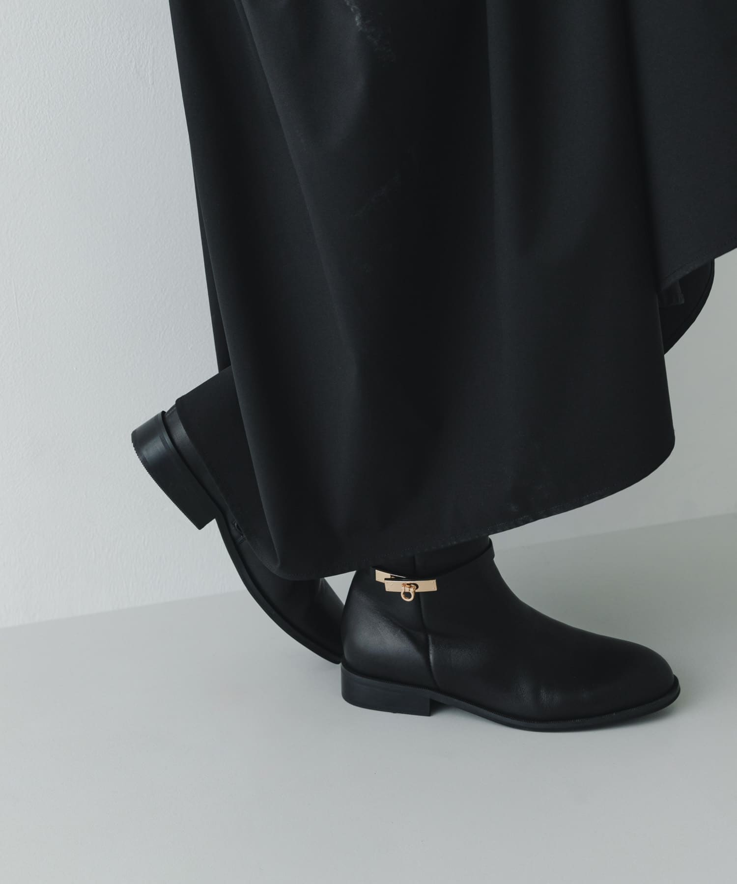 レザーベルトショートブーツ BLACK 36