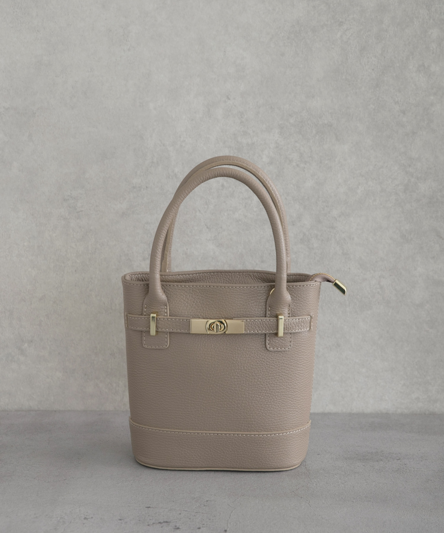 AULENTTI　ミニバッグ