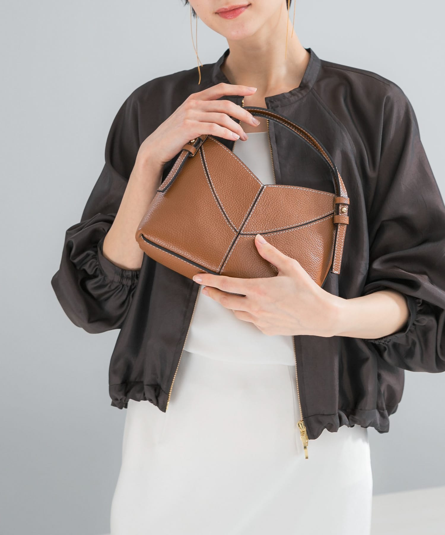 AULENTTI　フロント Vライン バッグ