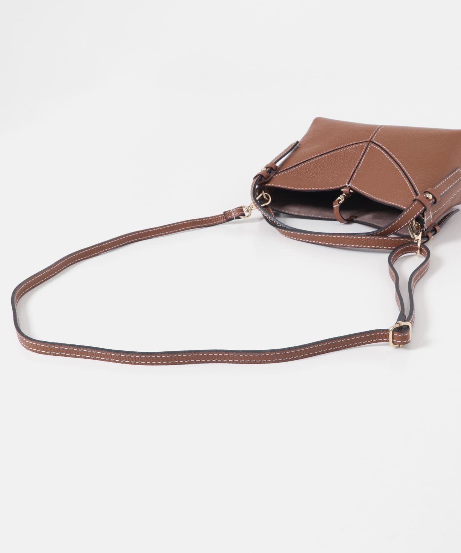 AULENTTI　フロント Vライン バッグ CUOIO Free