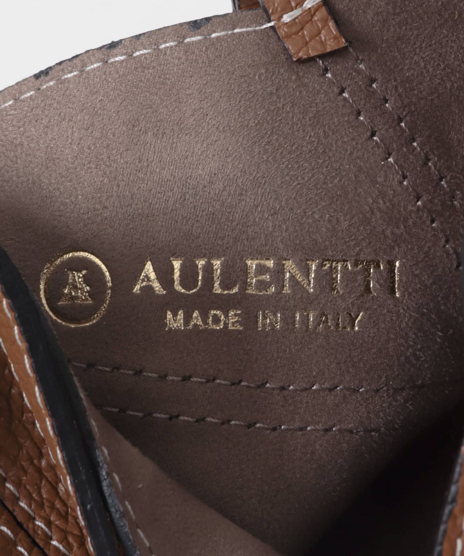 AULENTTI　フロント Vライン バッグ CUOIO Free