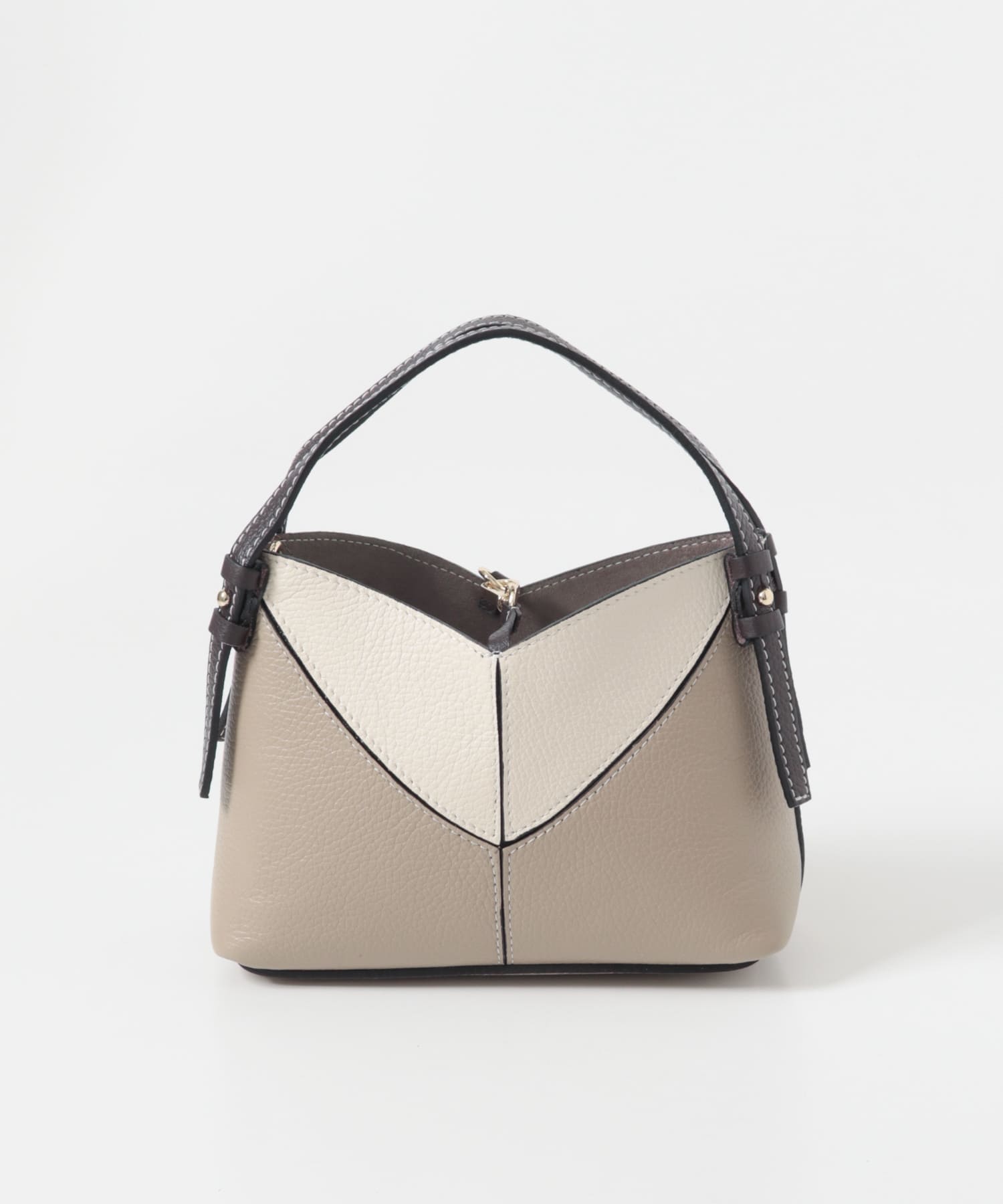 AULENTTI　フロント Vライン バッグ CAPPUCINO Free