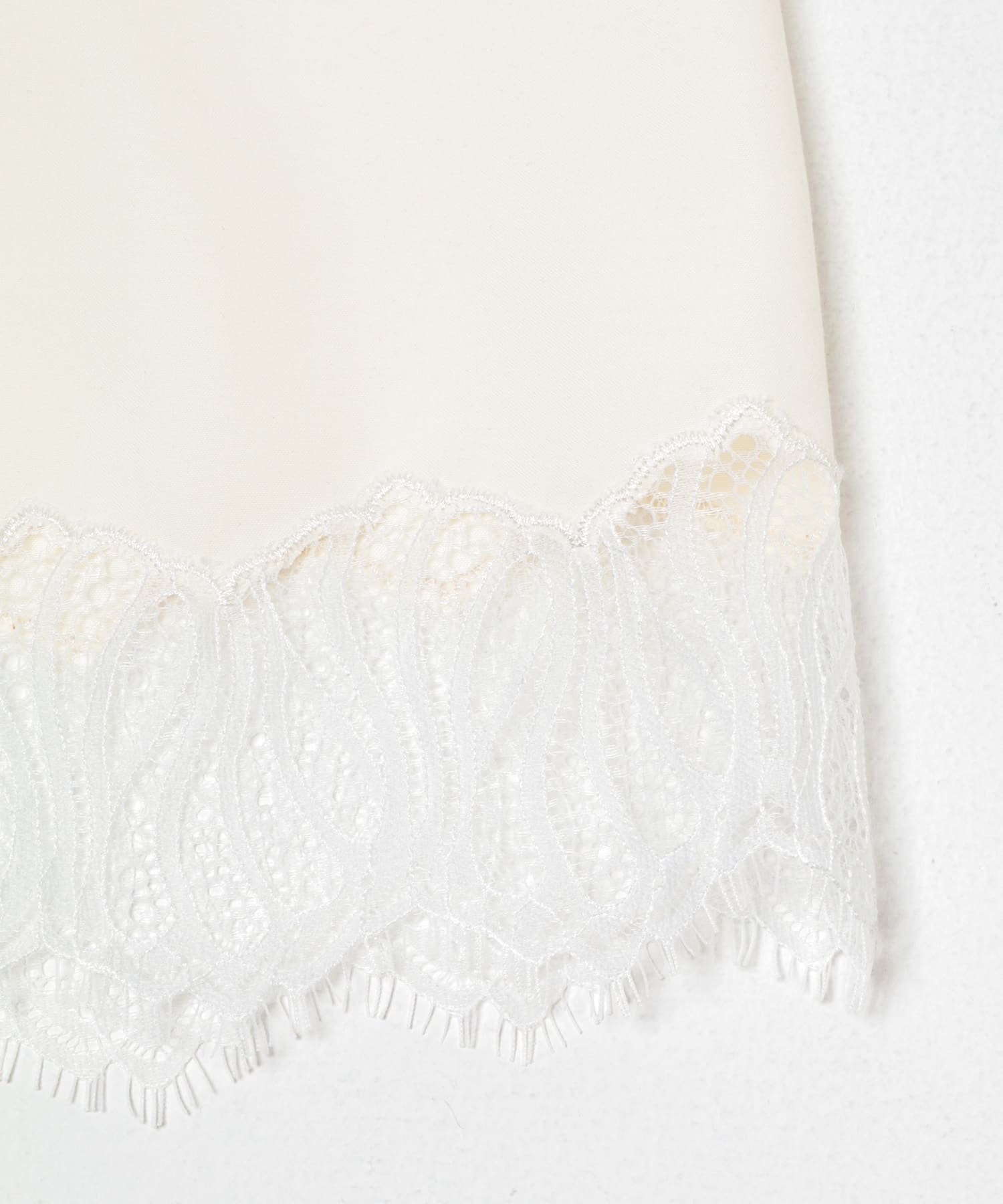 CHIGNON　ヘムレースサテンタンクトップ OWHITE Free