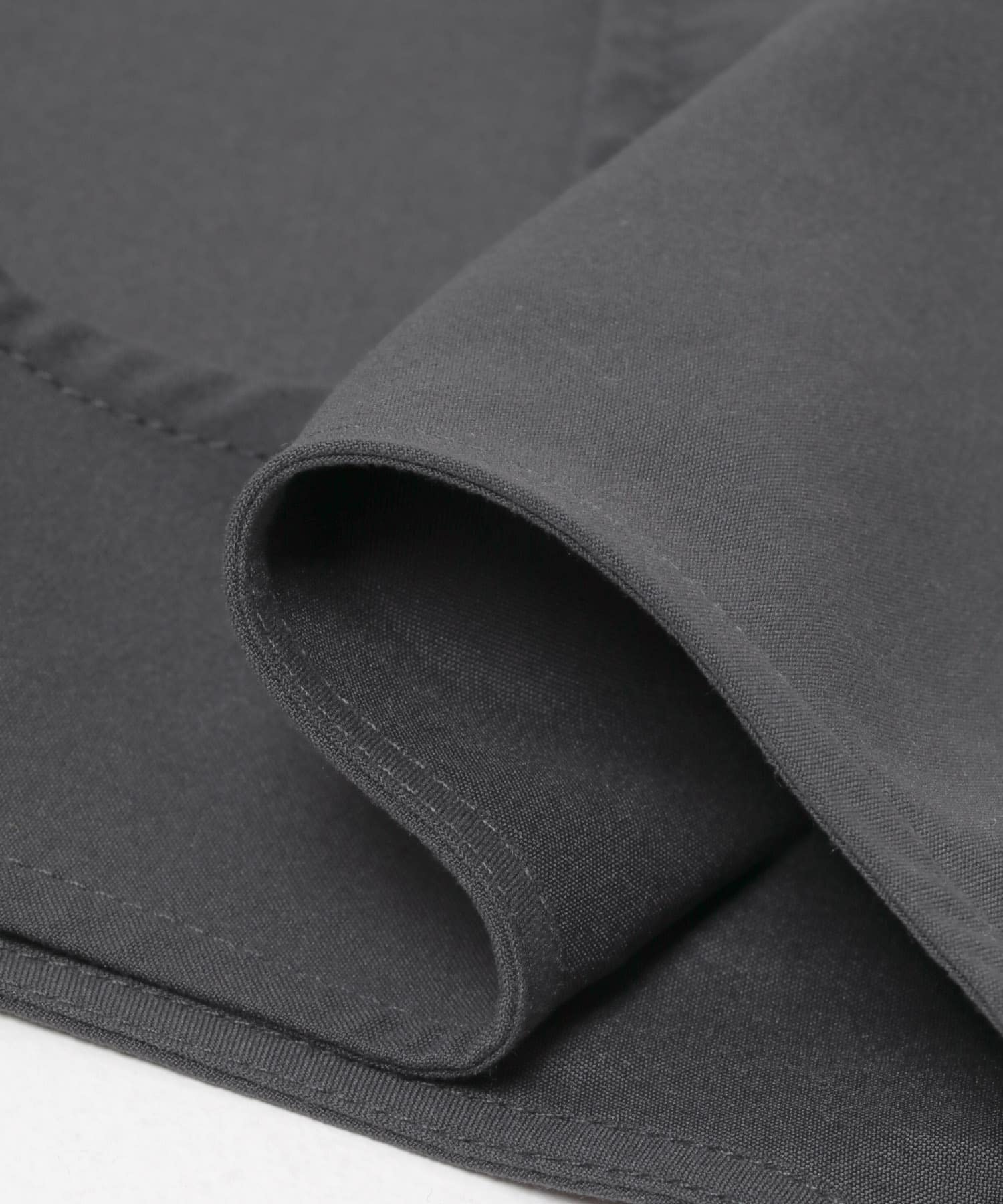 CHIGNON　ヘムレースサテンタンクトップ BLACK Free