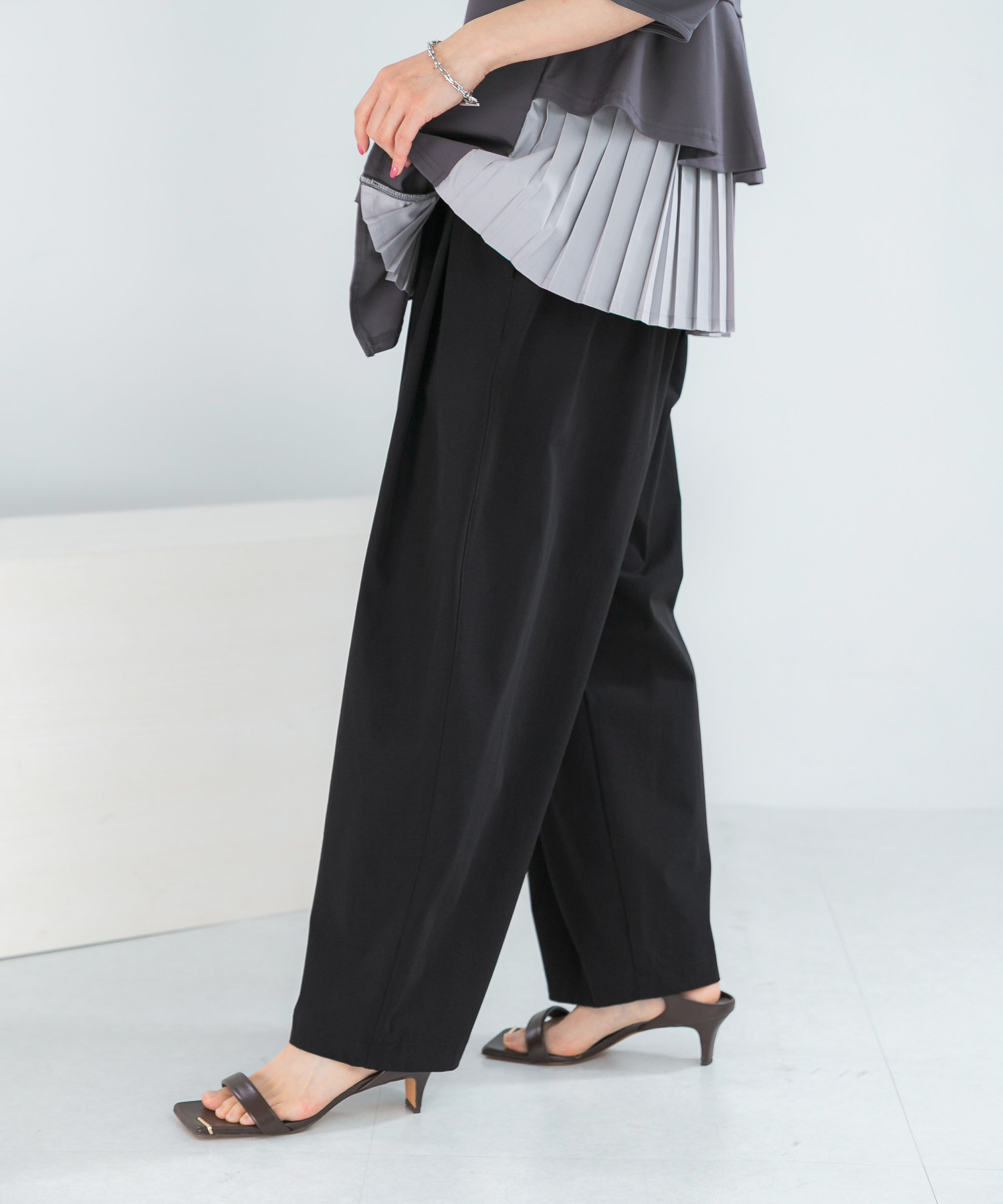 ELENDEEK　EASY TUCK COCOON PANTS