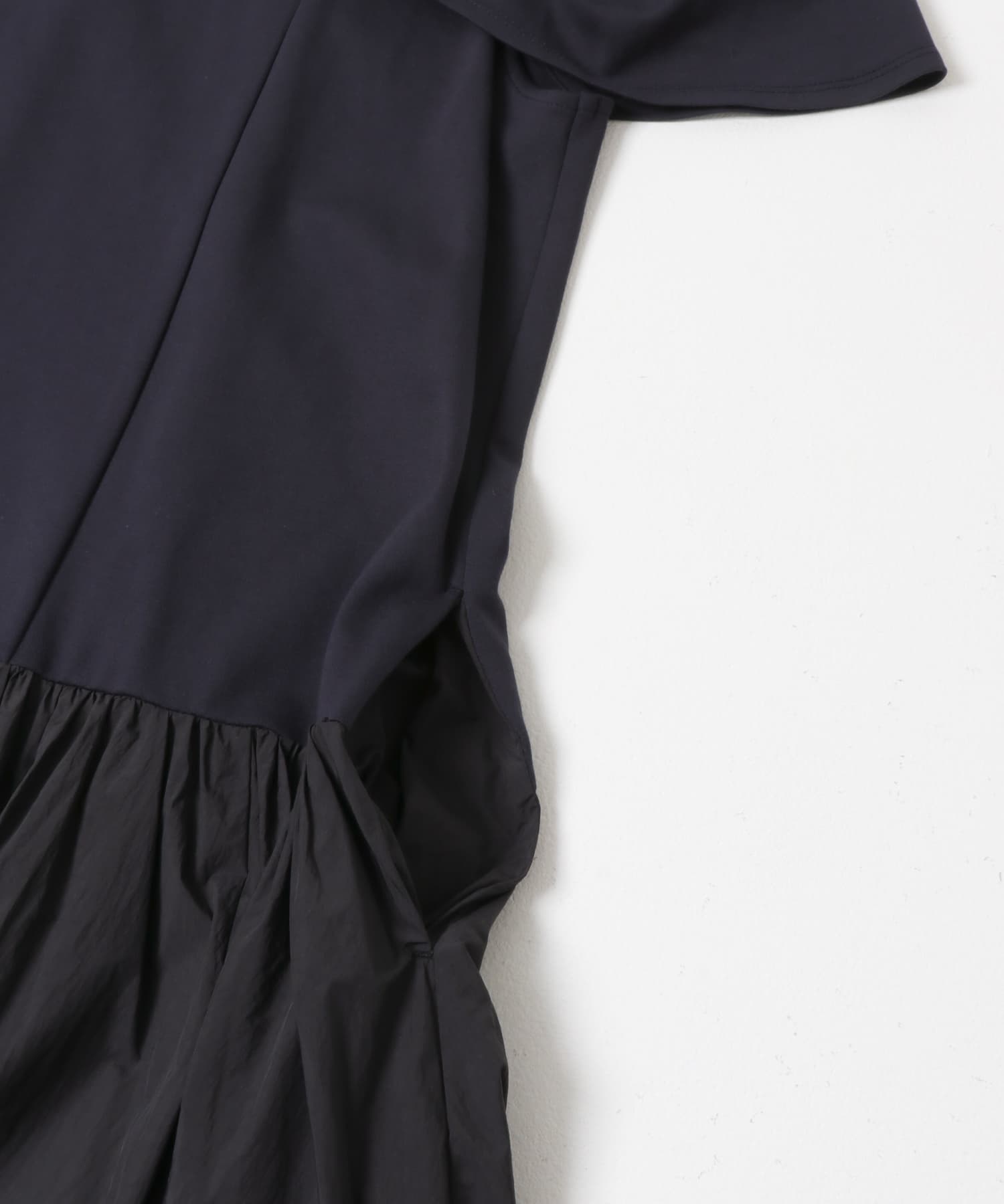 Mewl　ペタルスリーブドッキングワンピース NAVY Free