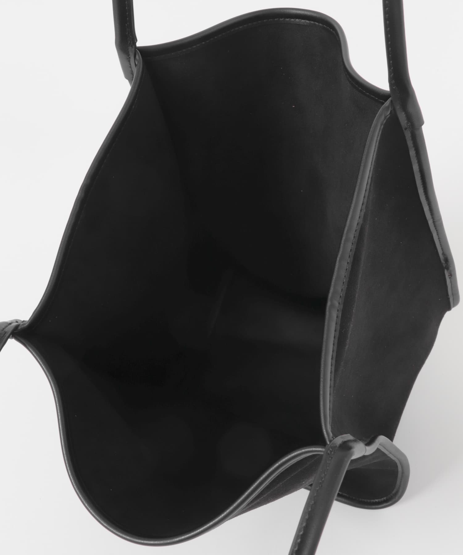 IOMMI　パイピングハンドルバッグ BLACK Free